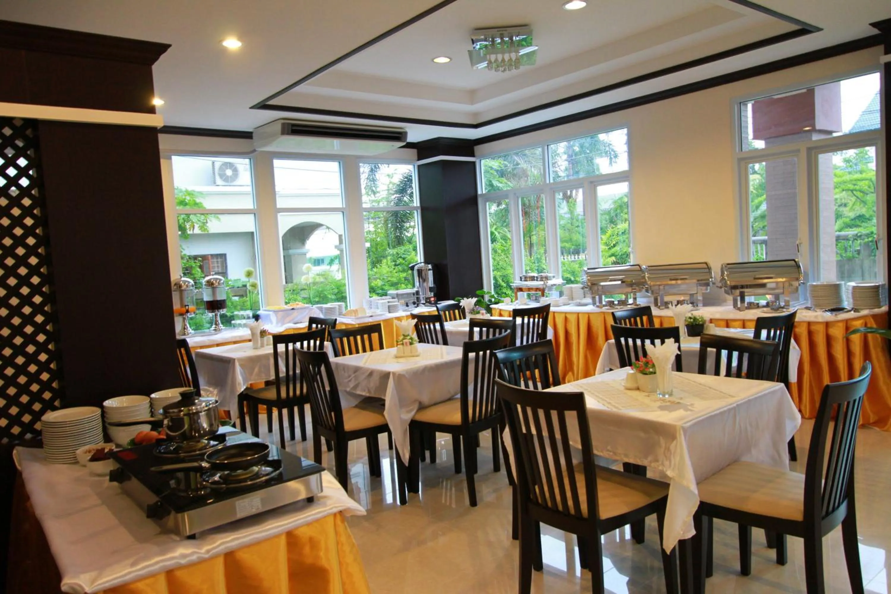 Food and drinks in Excella Hotel