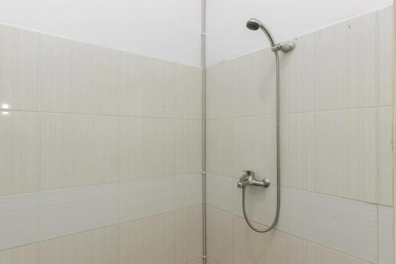 Bathroom in RedDoorz @ Pantai Panjang Bengkulu