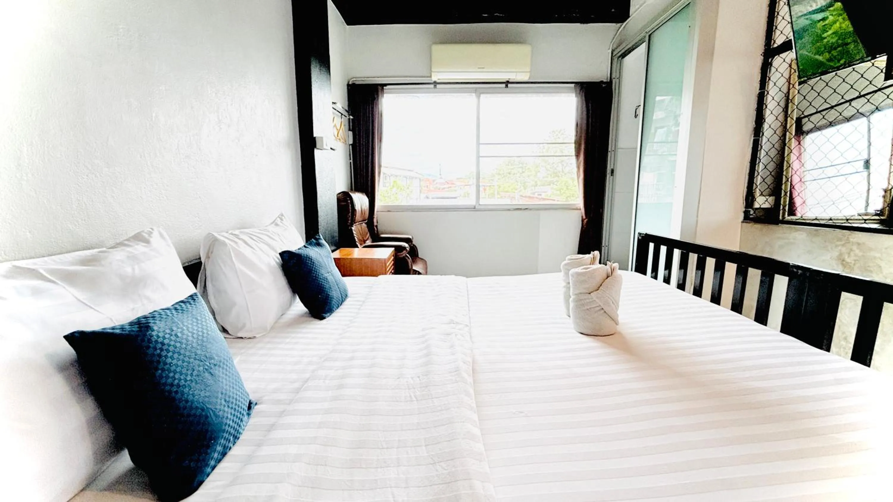 Bedroom, Bed in The Yak Cozy Chiang Mai