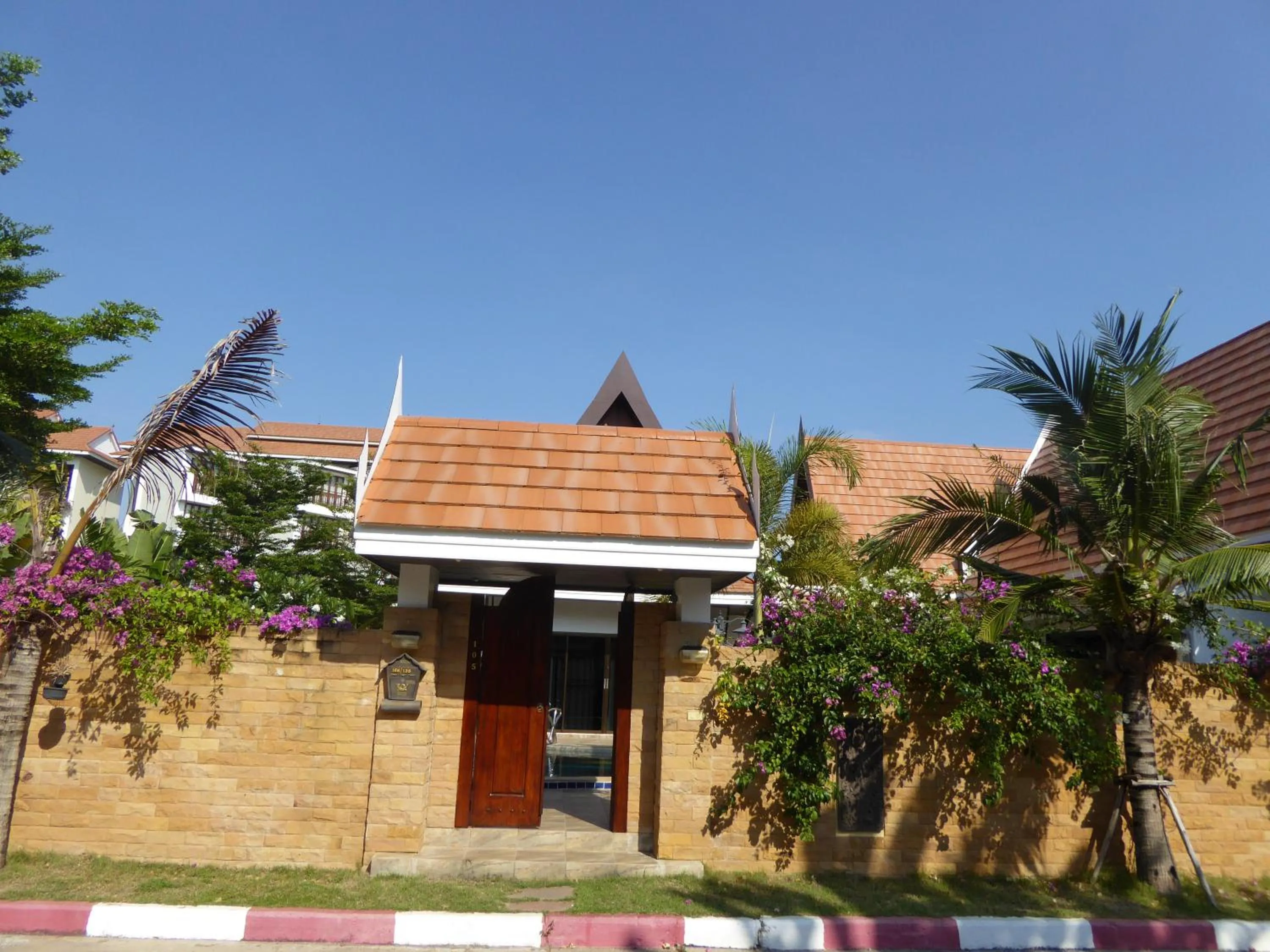 VIP Chain Resort Pool Villa