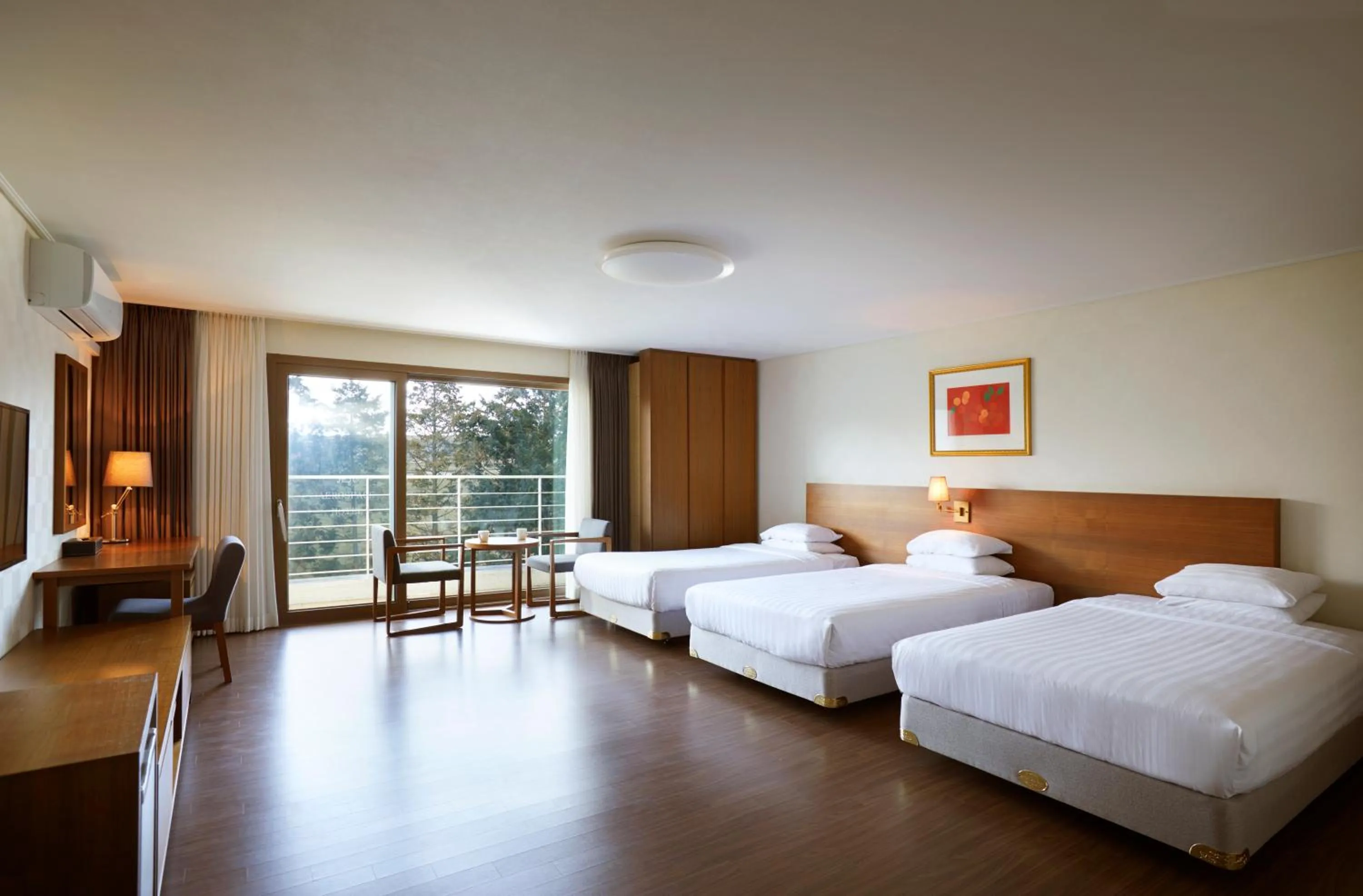 Photo of the whole room, Bed in Jeju Aerospace Hotel