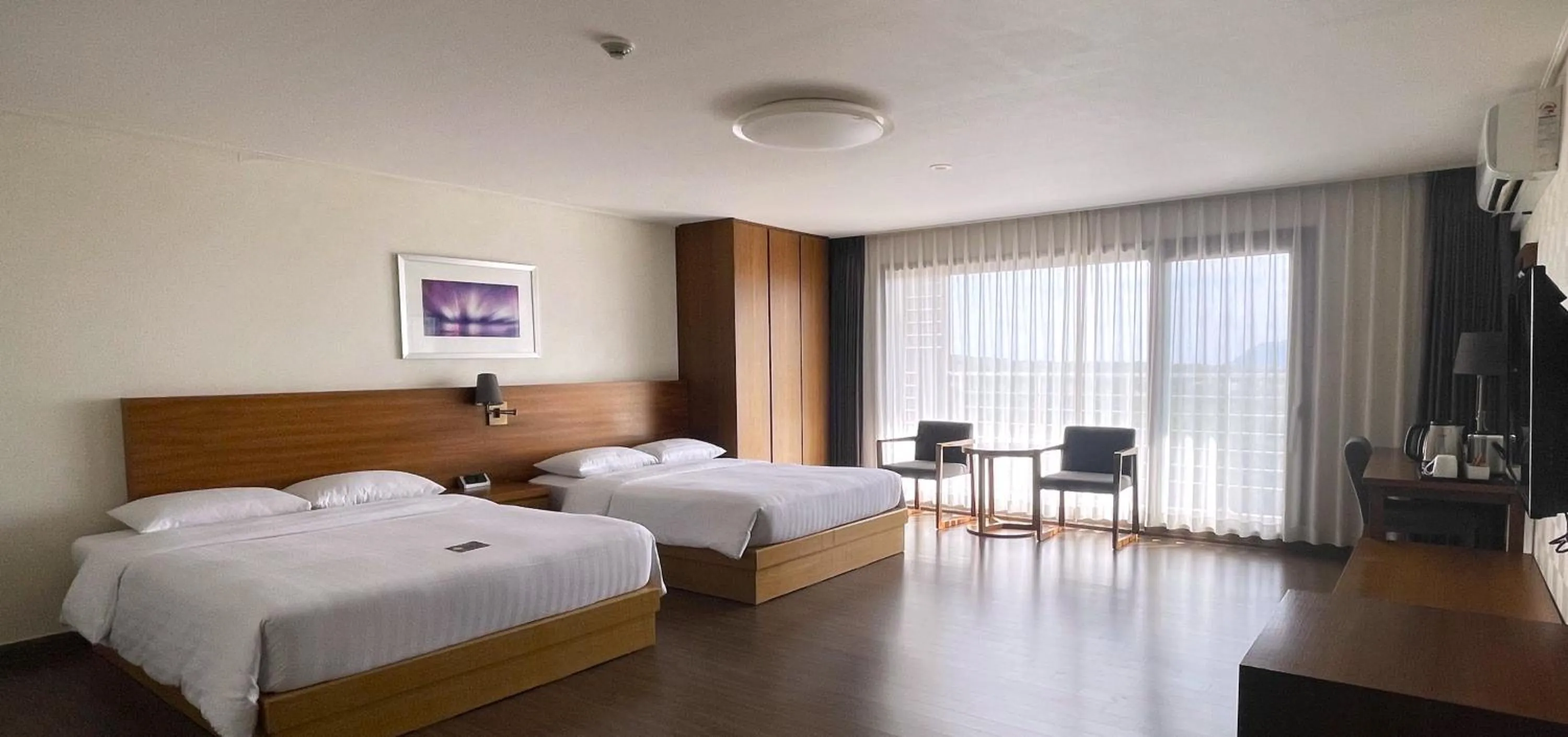Photo of the whole room, Bed in Jeju Aerospace Hotel