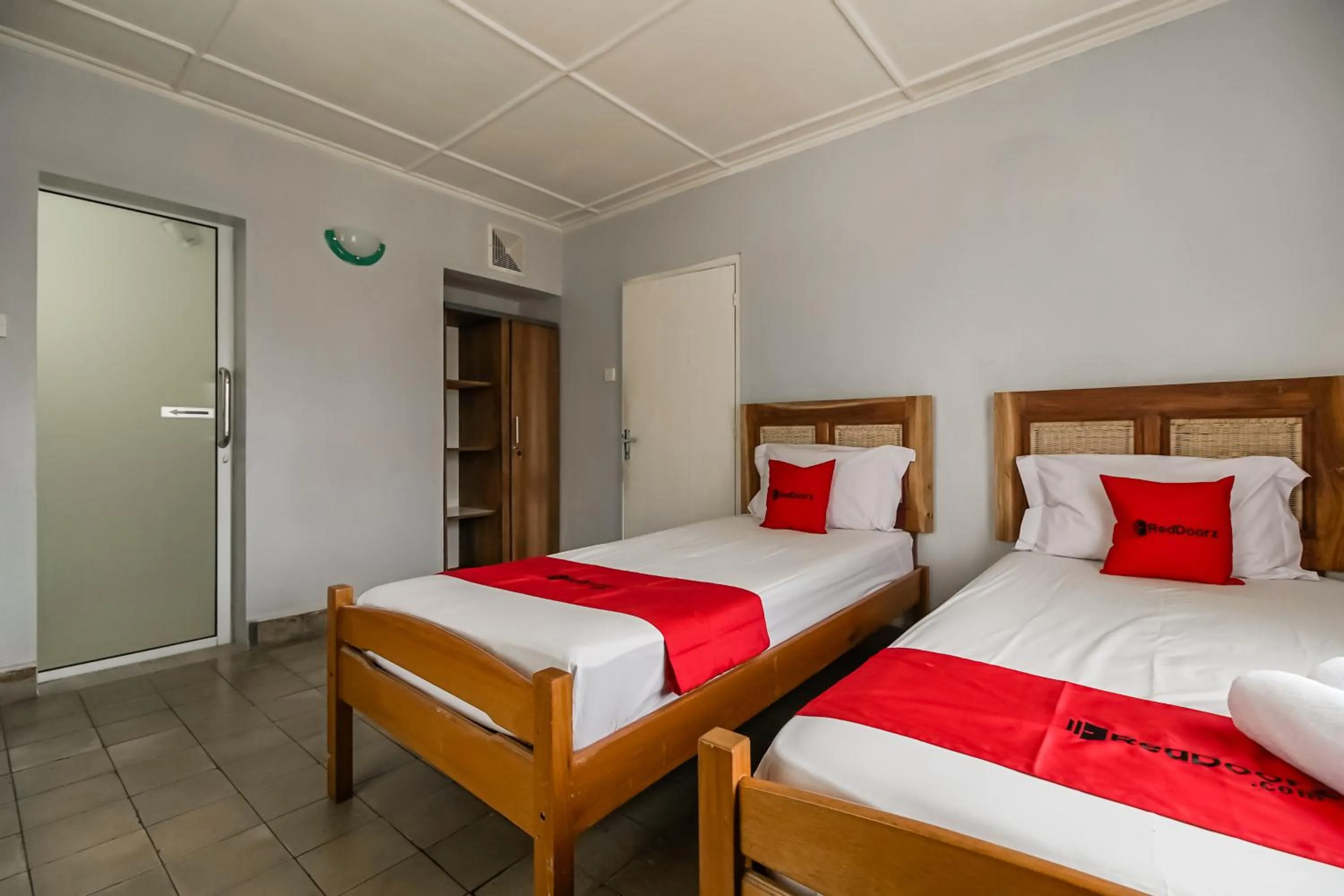 Bedroom, Bed in RedDoorz near Jam Gadang Syariah Bukit Tinggi