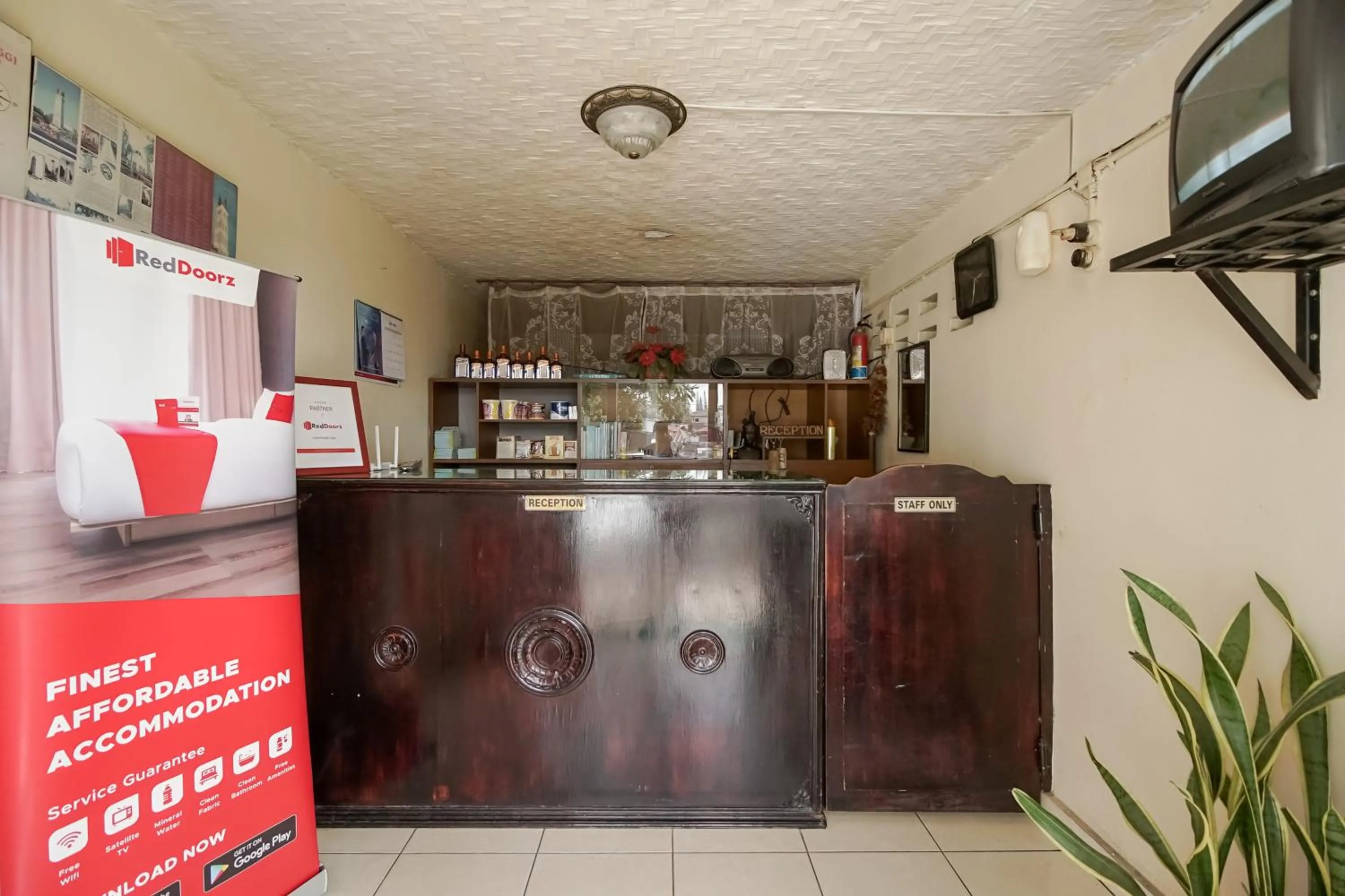 Lobby or reception in RedDoorz near Jam Gadang Syariah Bukit Tinggi