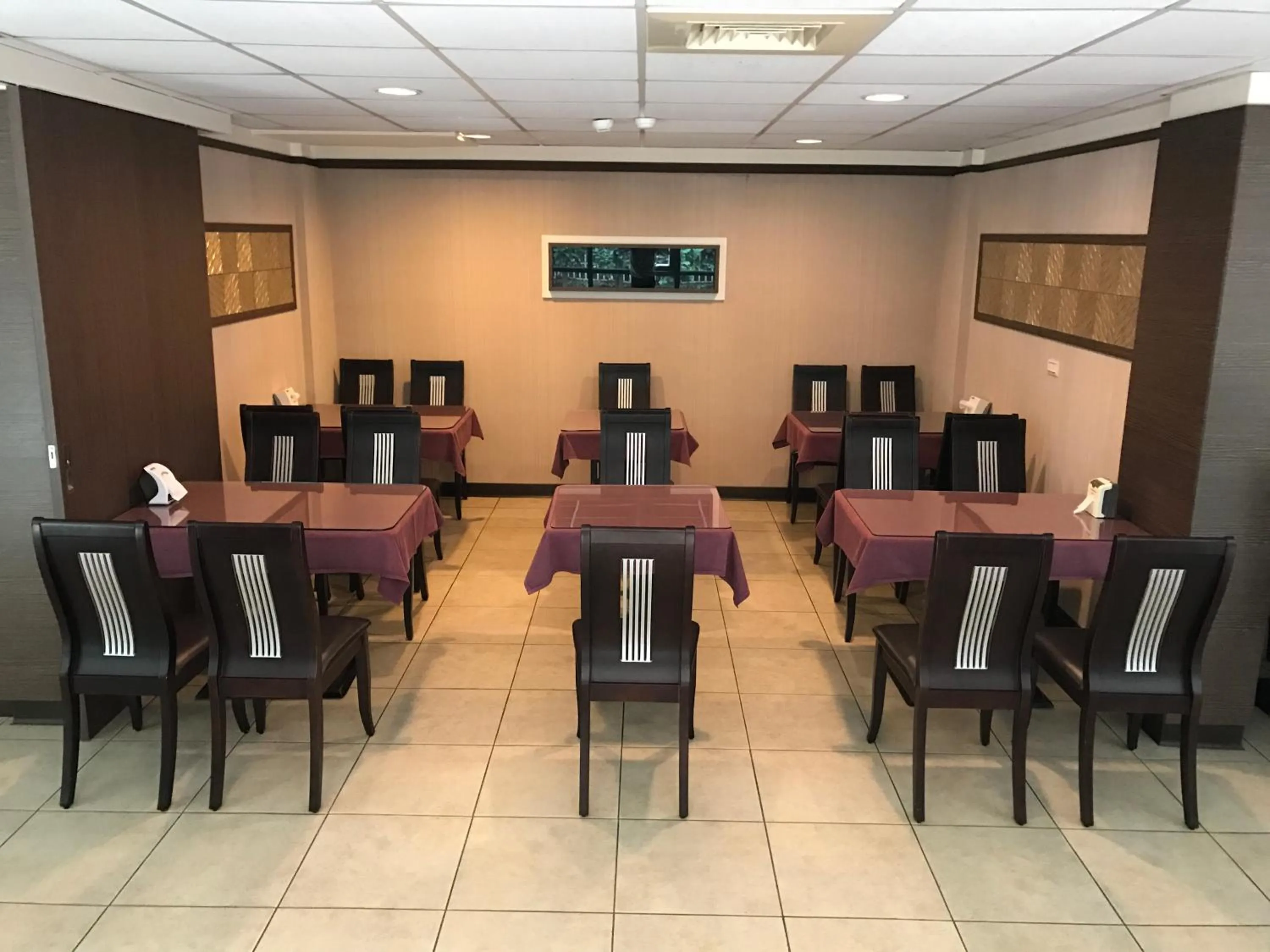 Dining area in Chia Shih Pao Hotel