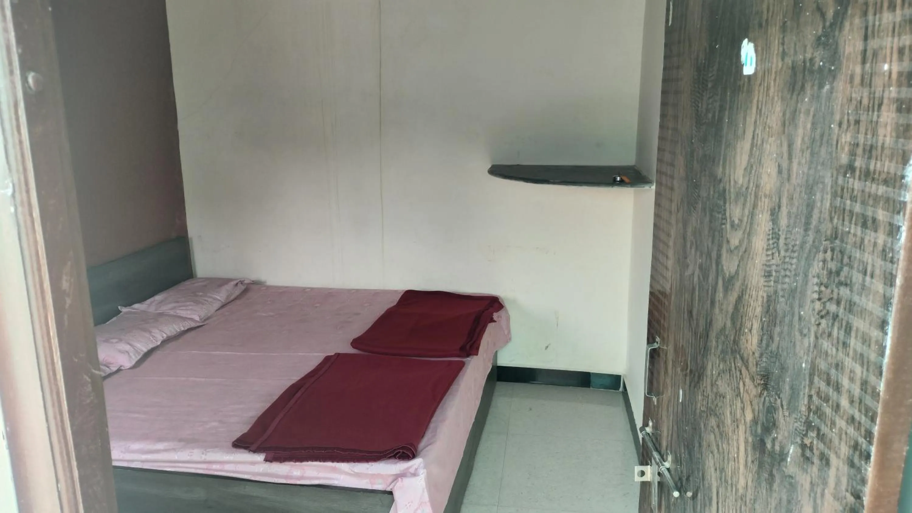 Bed in Kailash kuti Guest House