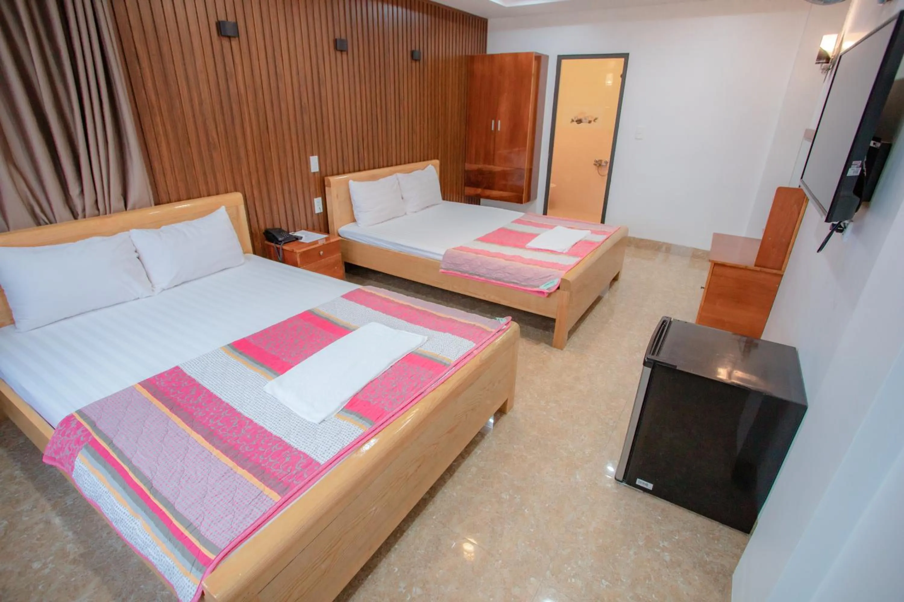 Bed in KHÁNH GIA HOTEL