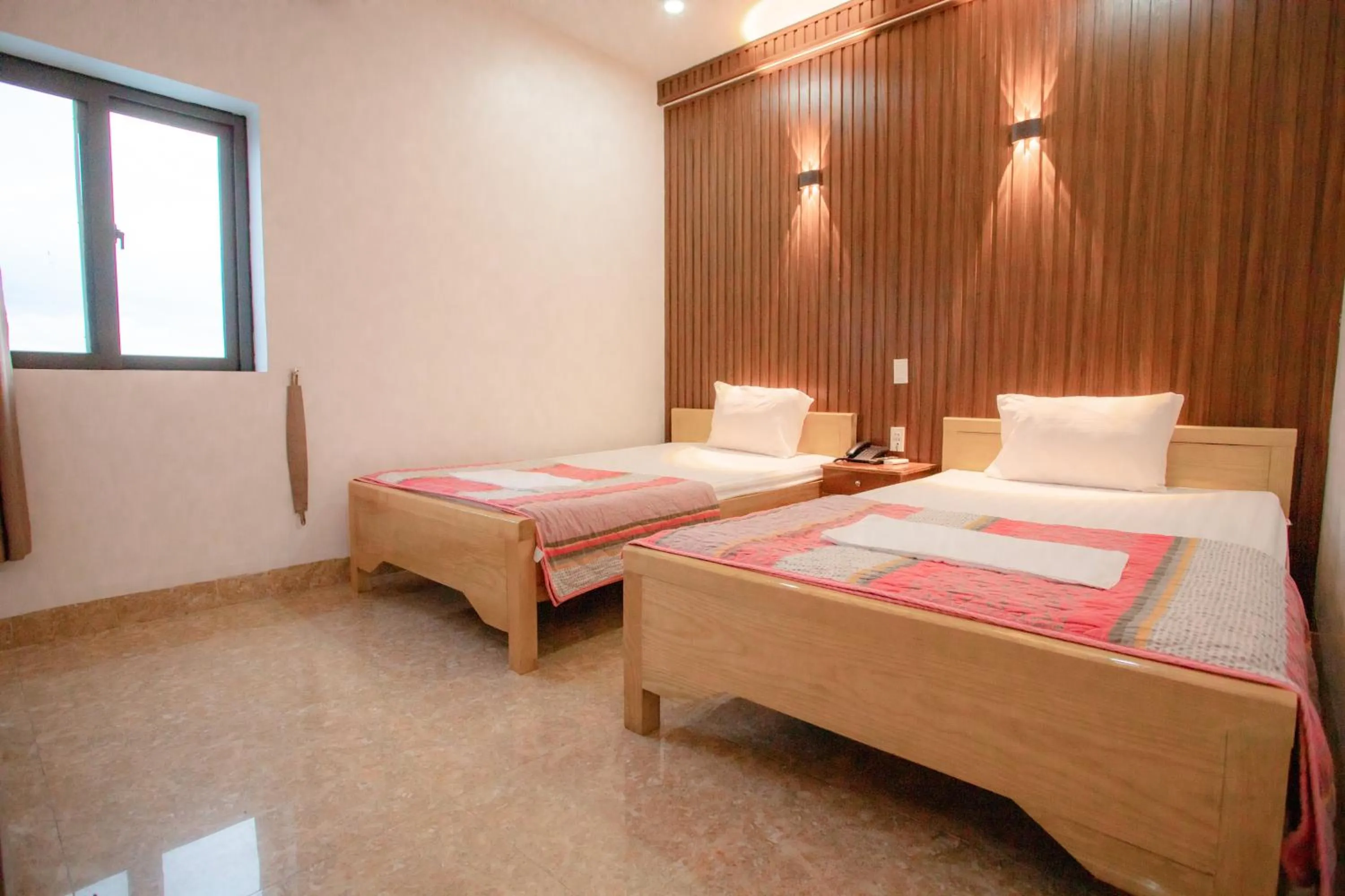 Bedroom, Bed in KHÁNH GIA HOTEL