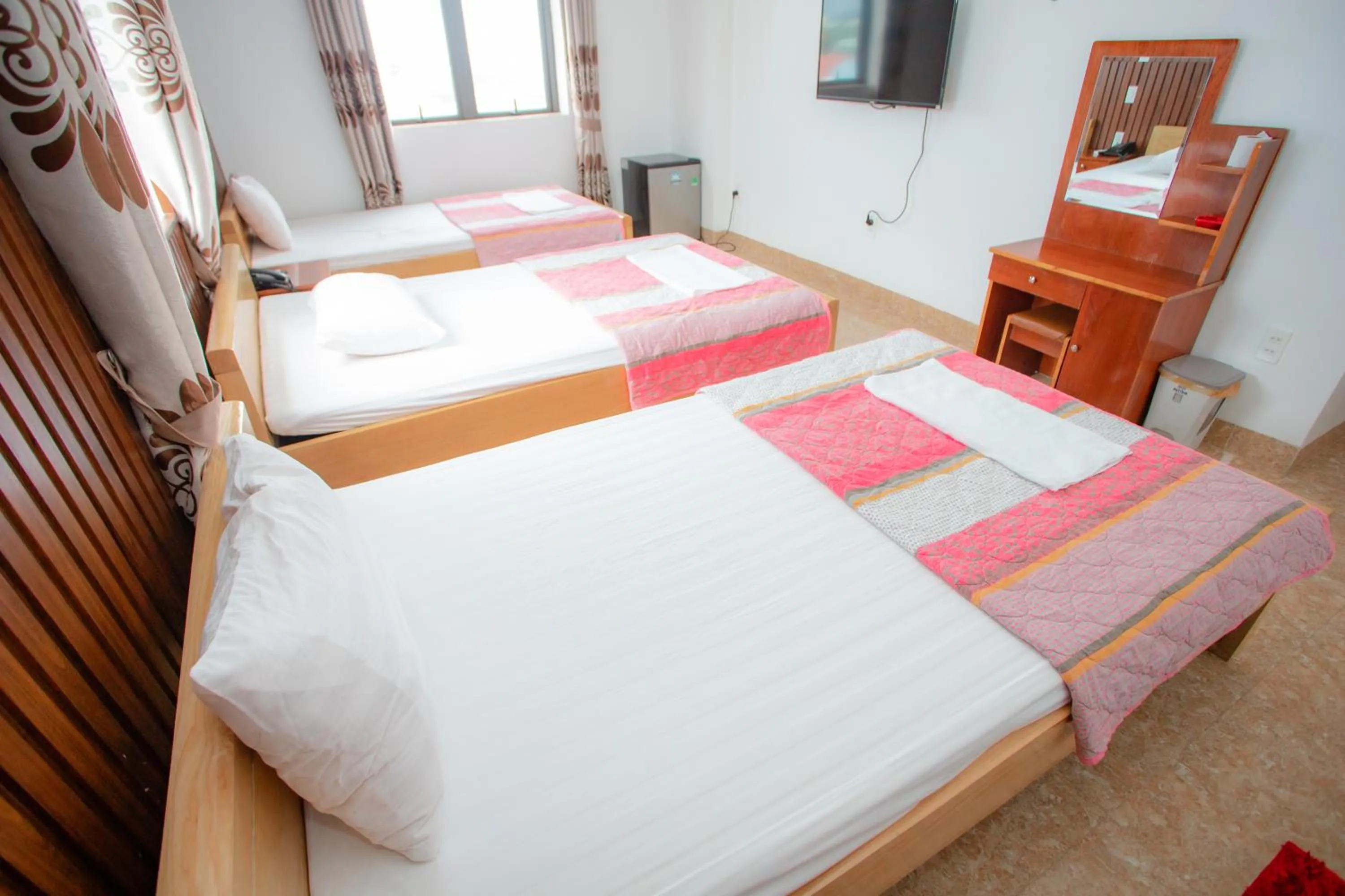 Bed in KHÁNH GIA HOTEL