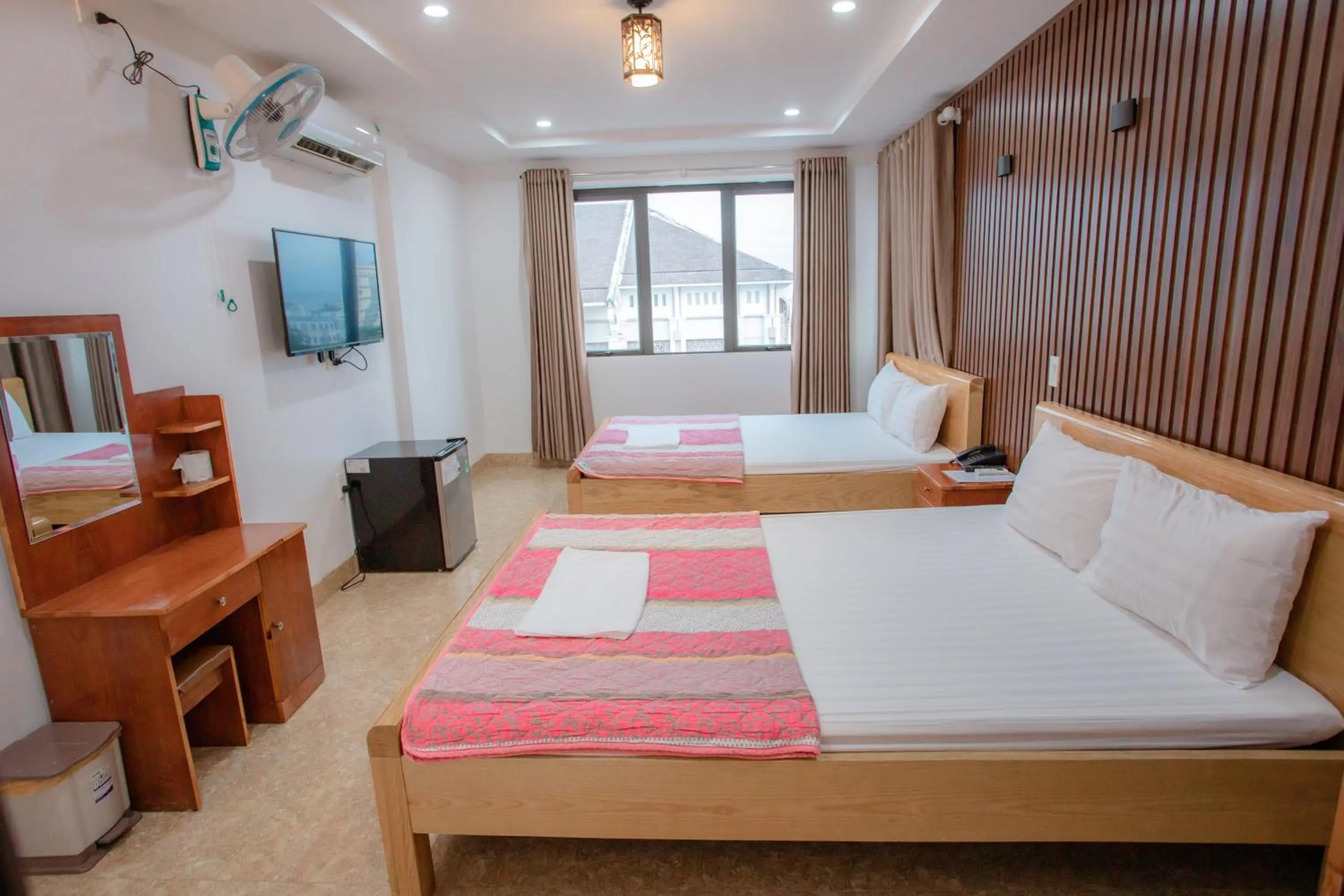 Bed in KHÁNH GIA HOTEL