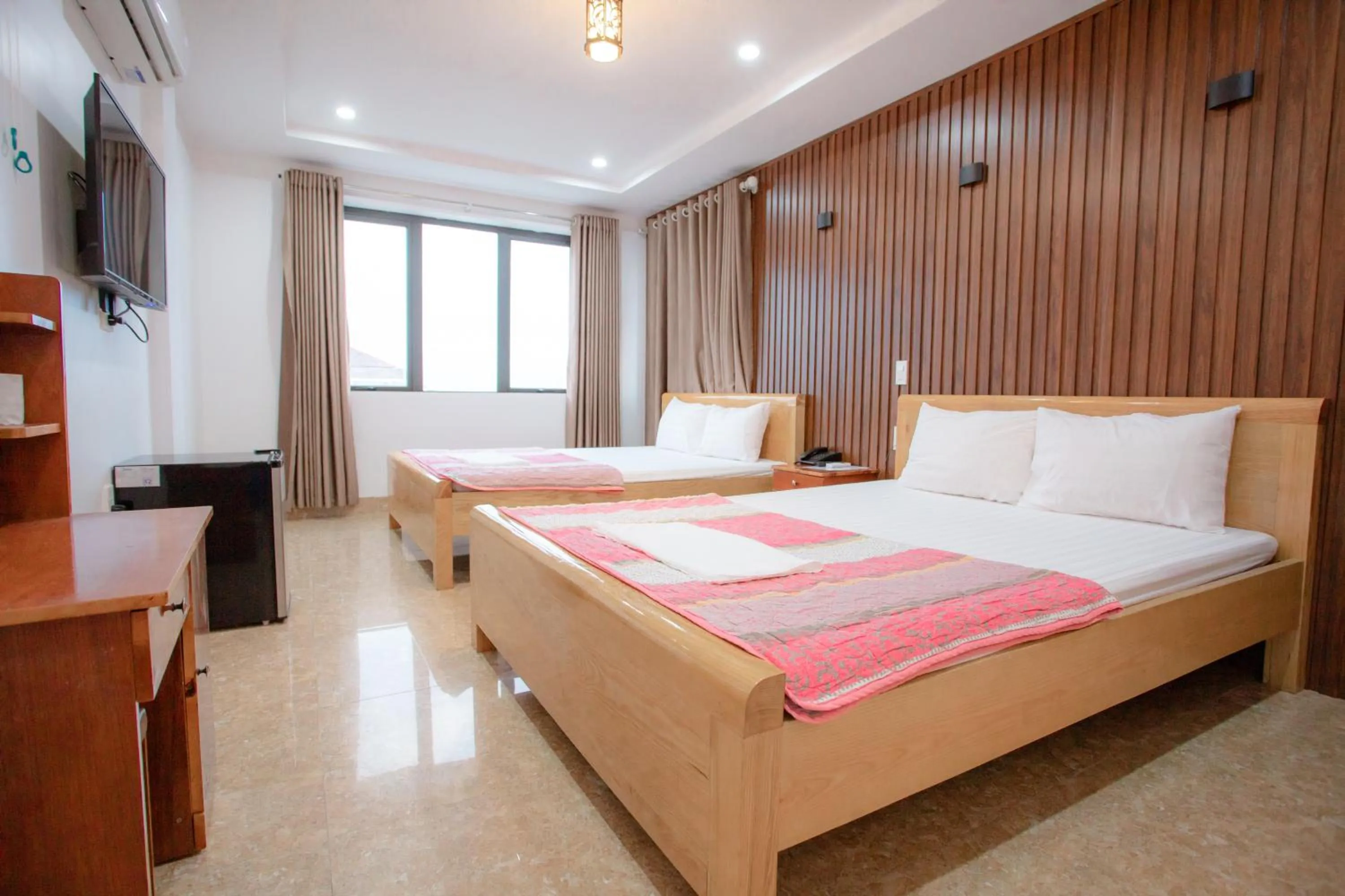 Bed in KHÁNH GIA HOTEL