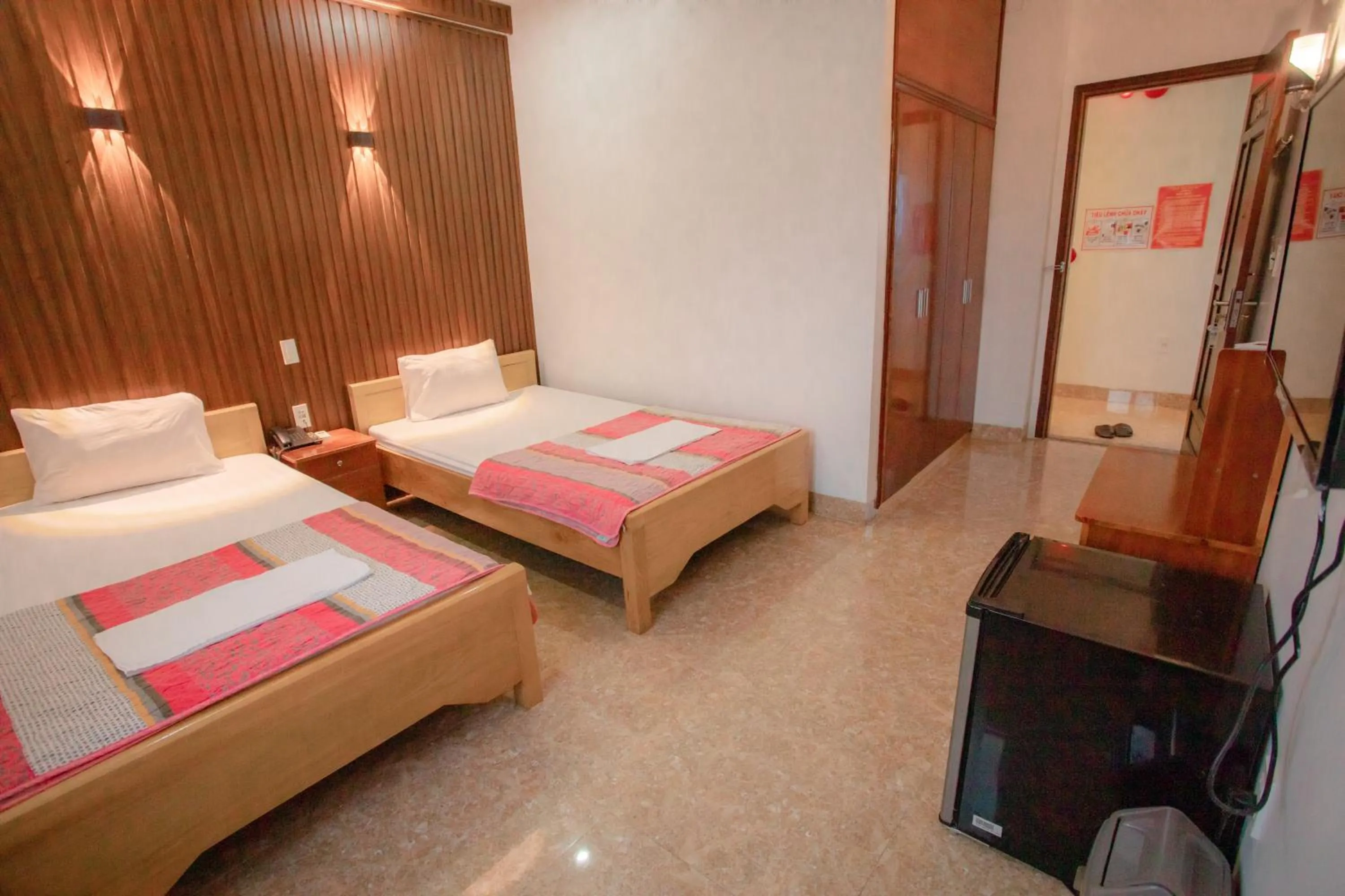 Bedroom, Bed in KHÁNH GIA HOTEL