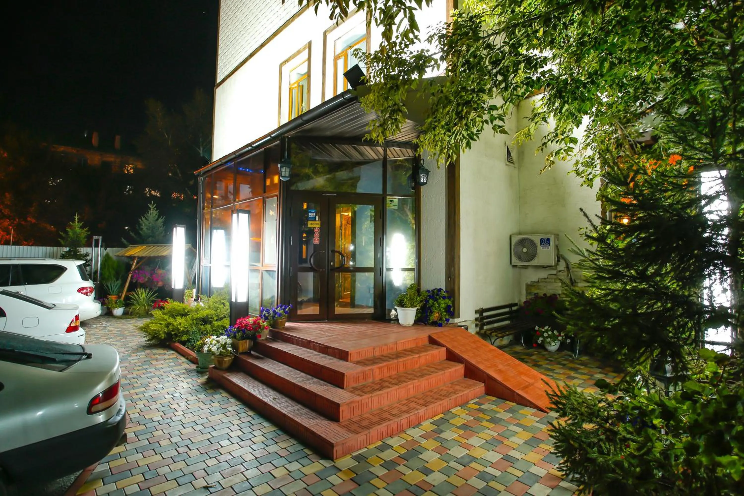 Facade/entrance in Metelitsa Hotel