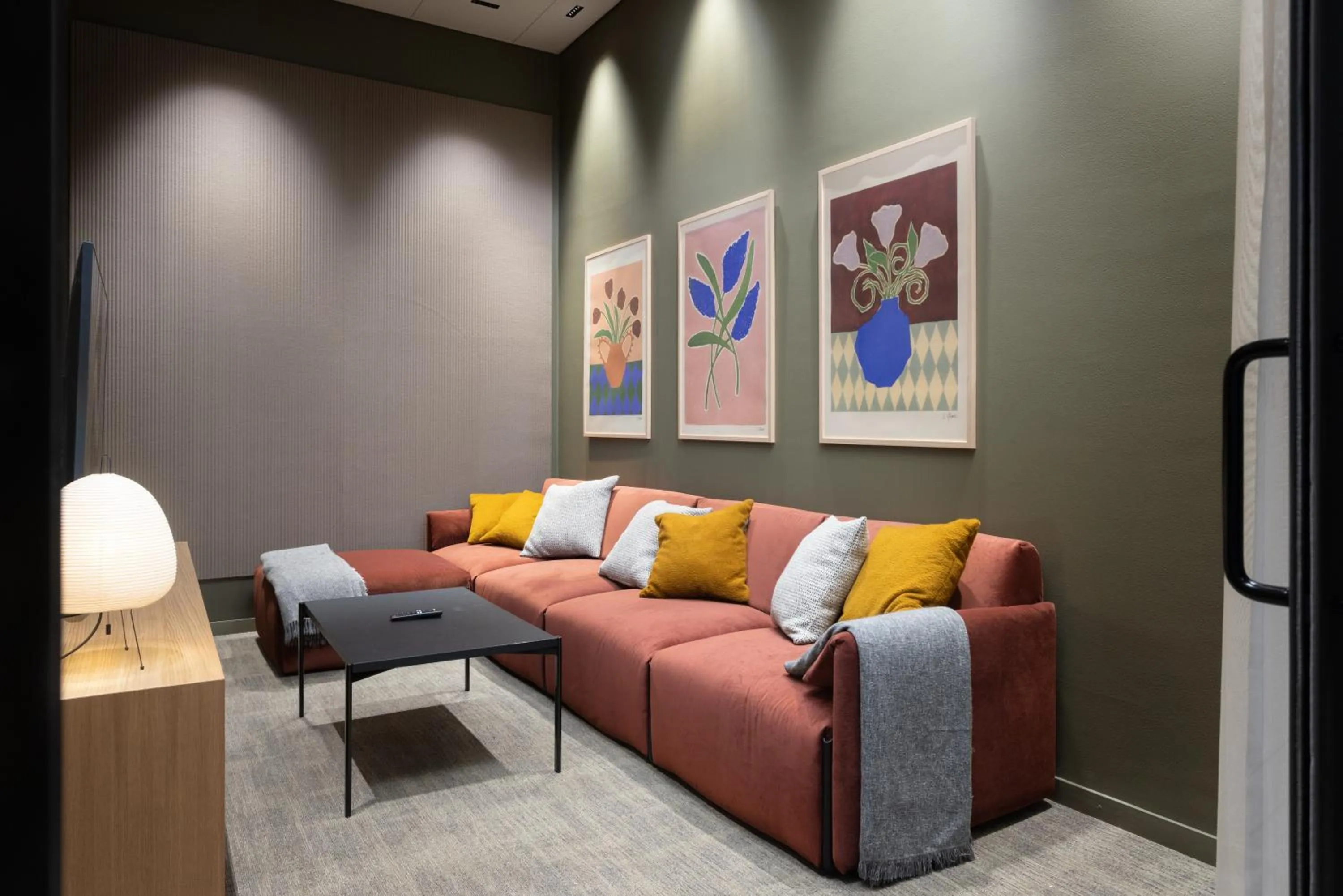 Communal lounge/ TV room in Noli Otaniemi