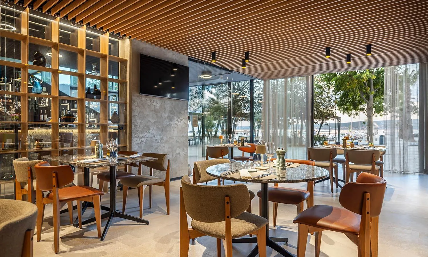 Restaurant/places to eat in Aminess Younique Narrivi Hotel