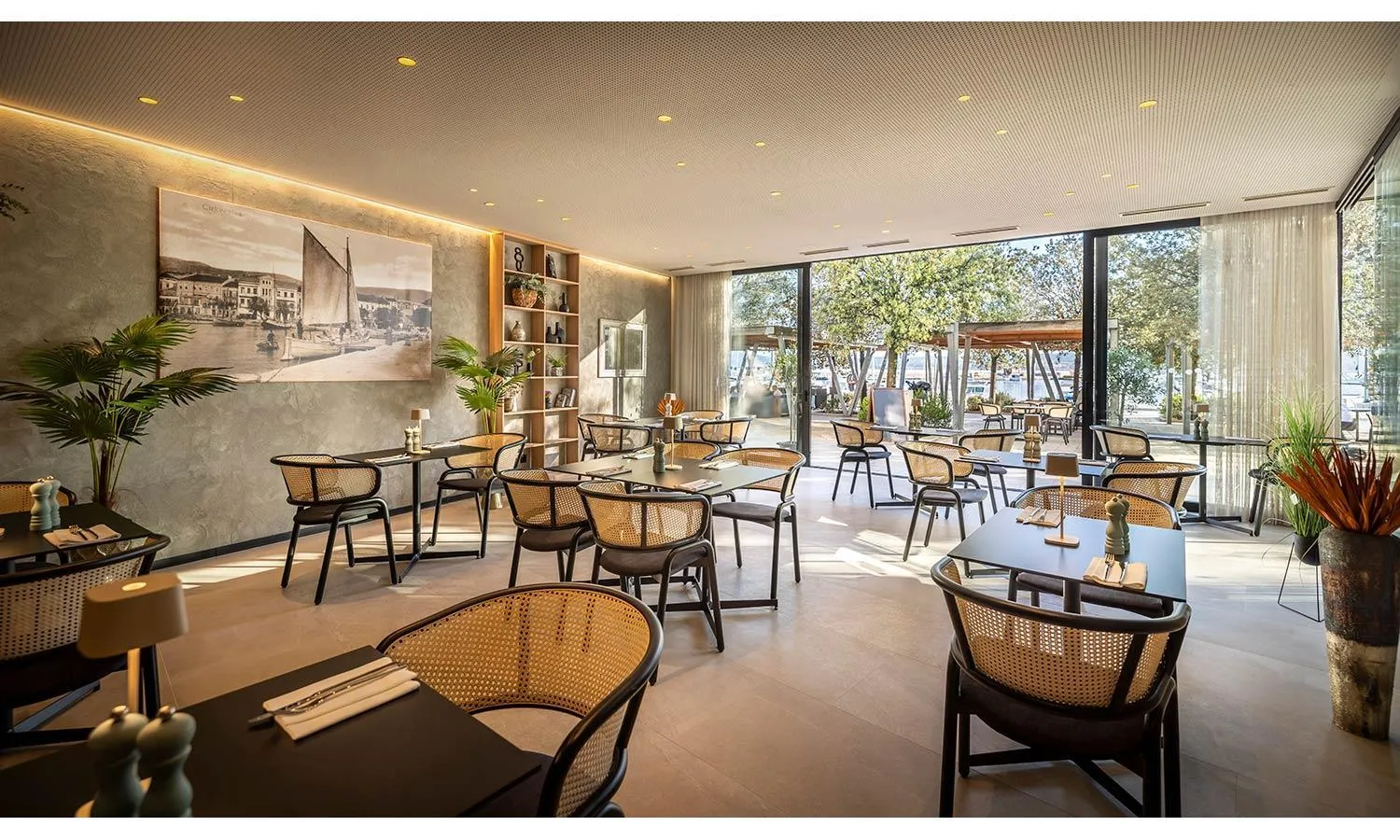 Restaurant/places to eat in Aminess Younique Narrivi Hotel