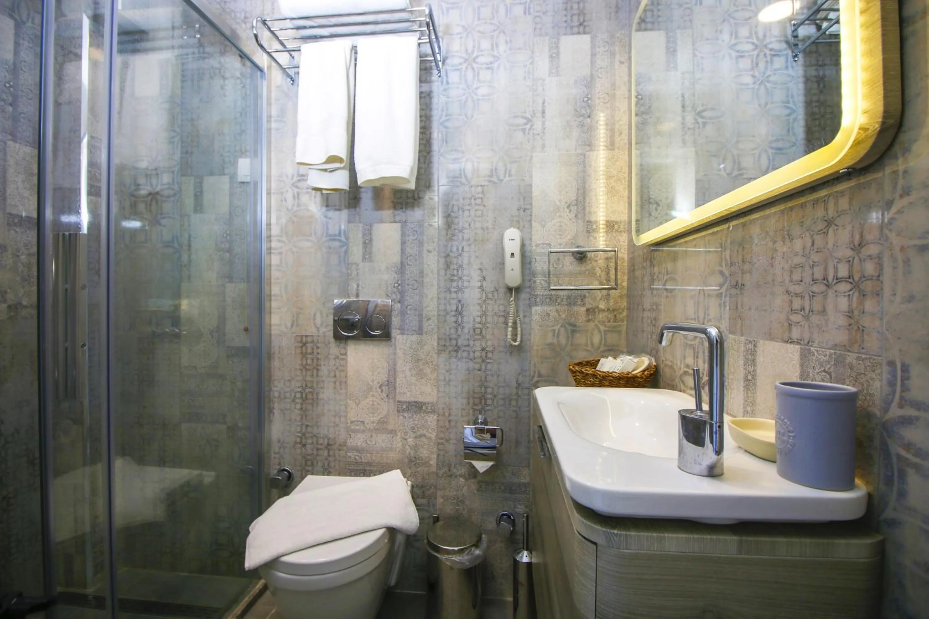 Shower in Joya Del Mar Hotel