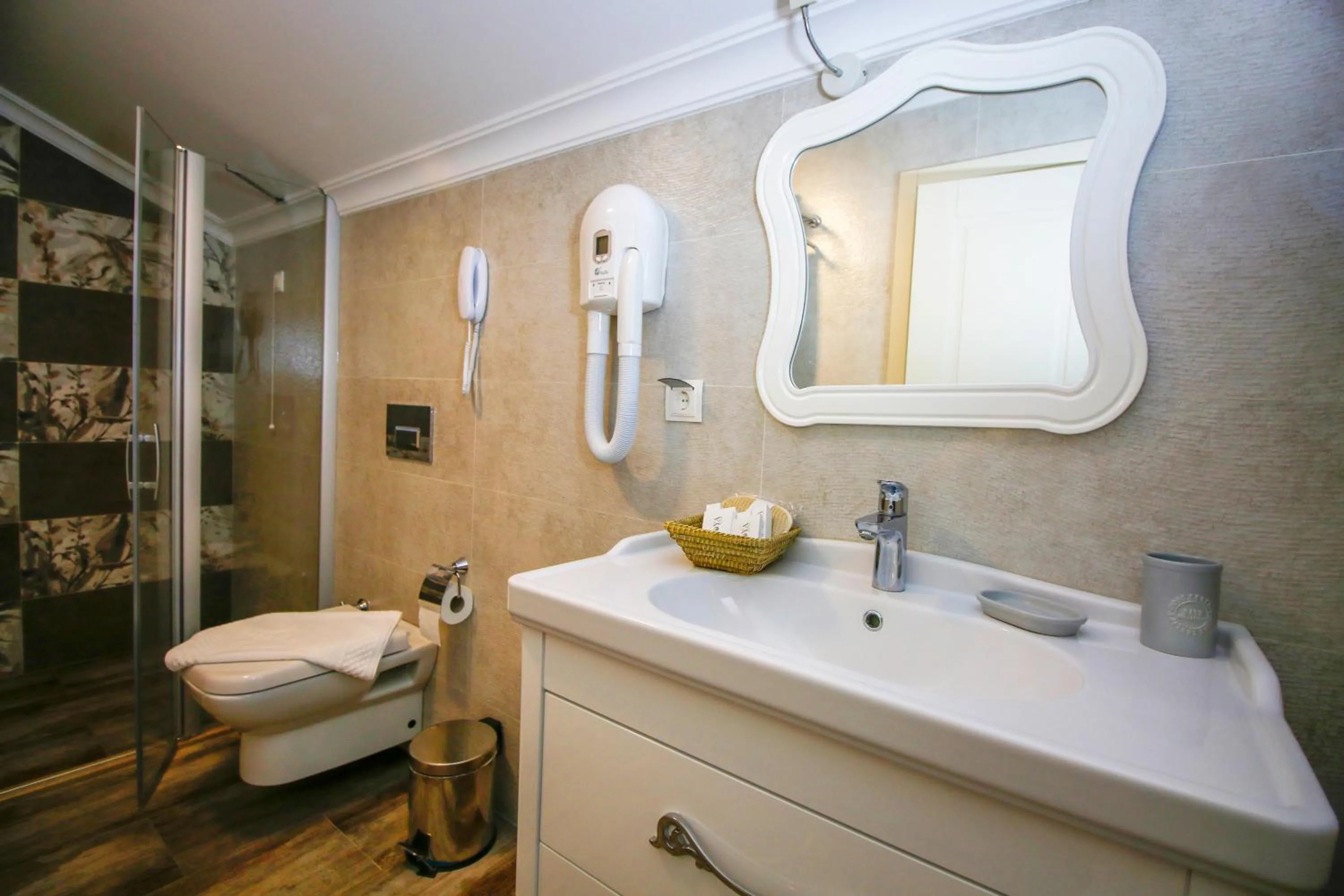 Shower in Joya Del Mar Hotel