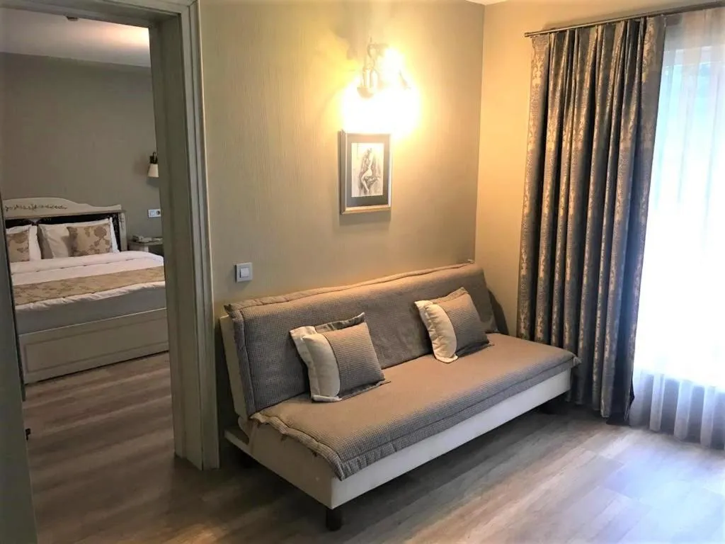 Seating area, Bed in Joya Del Mar Hotel