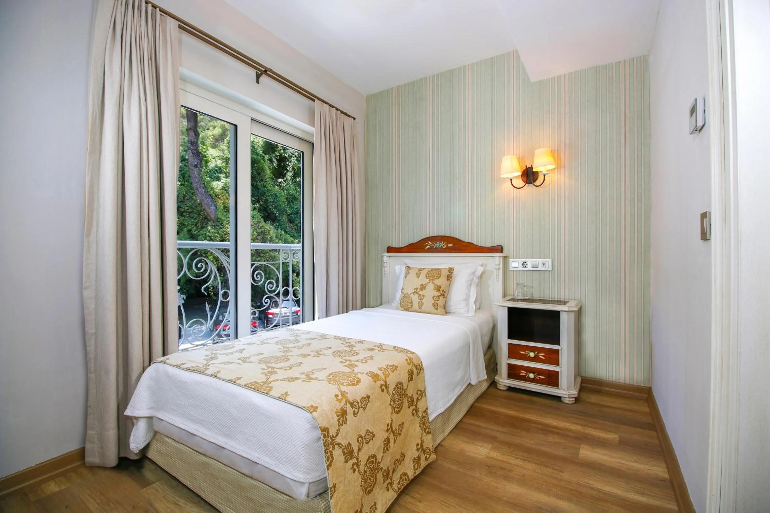 Bed in Joya Del Mar Hotel