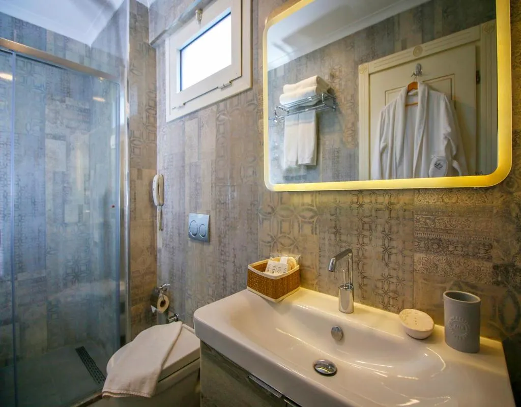 Shower in Joya Del Mar Hotel