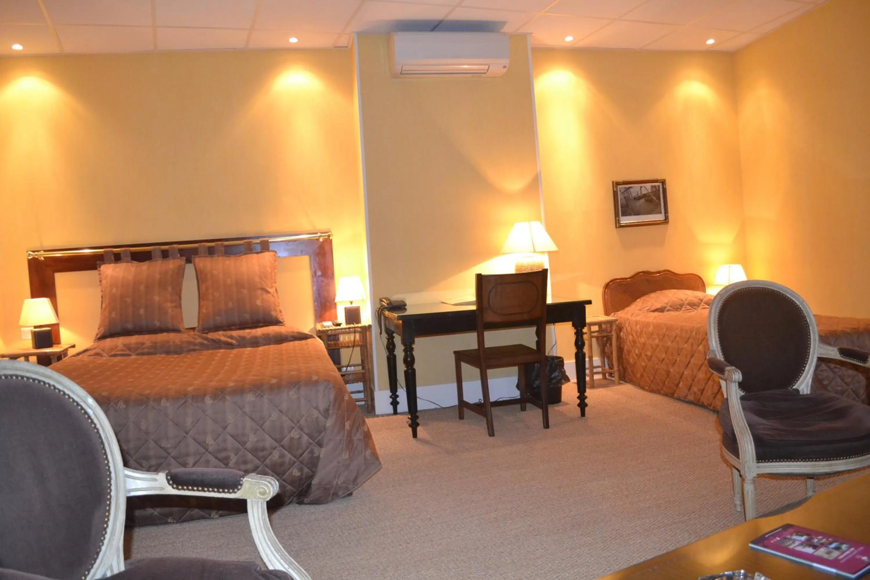 Seating area in Hôtel de France