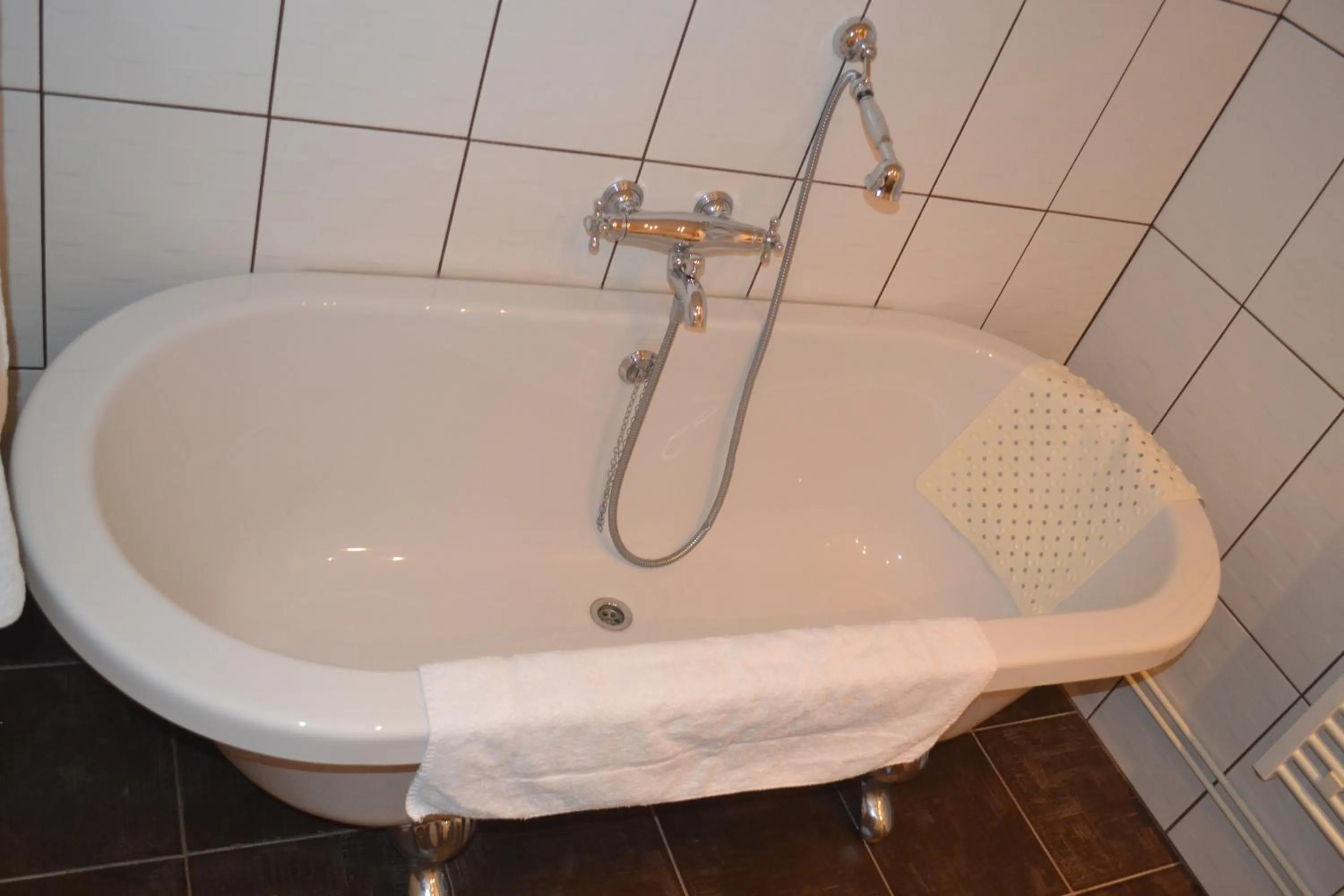 Bathroom in Hôtel de France