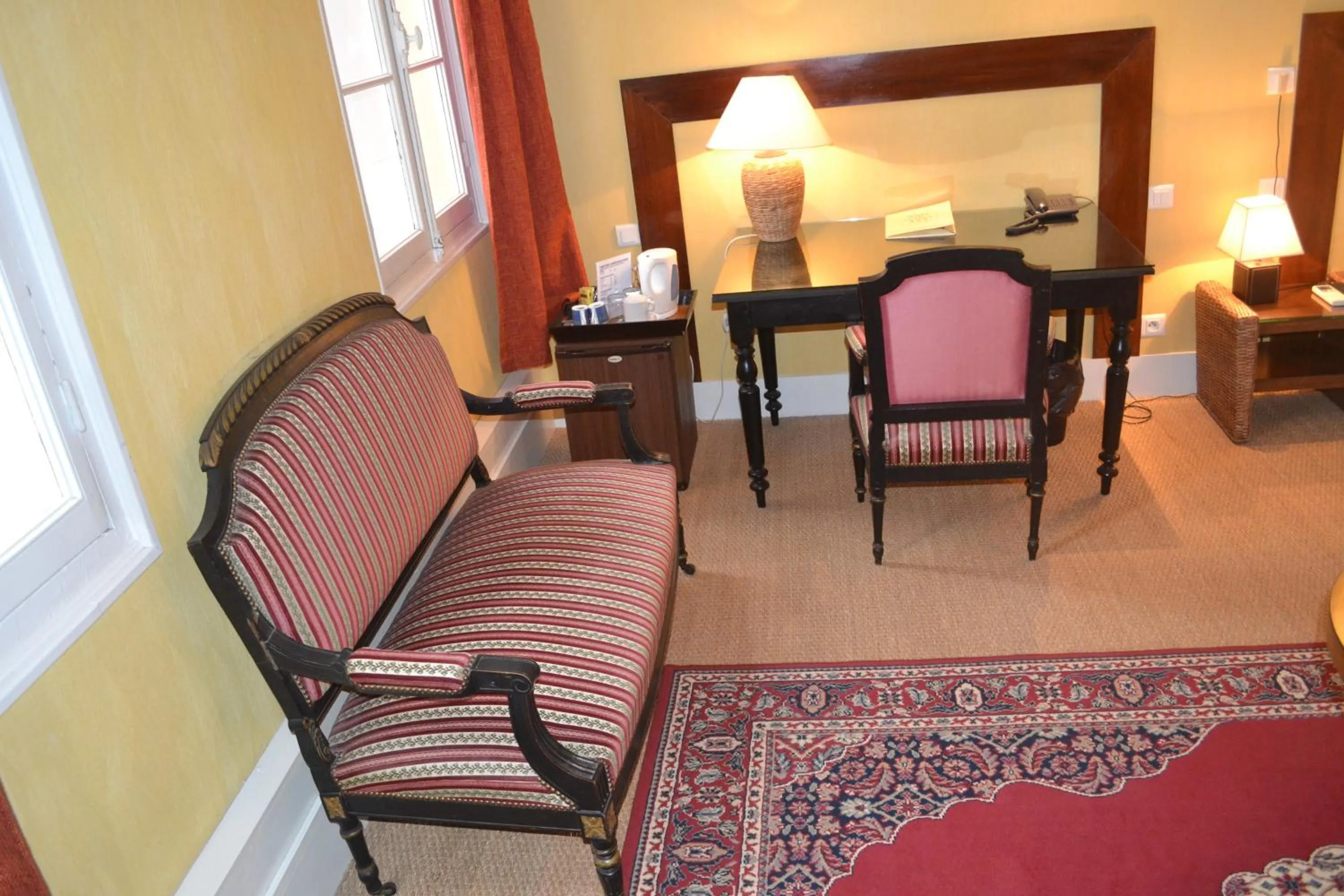 Seating Area in Hôtel de France
