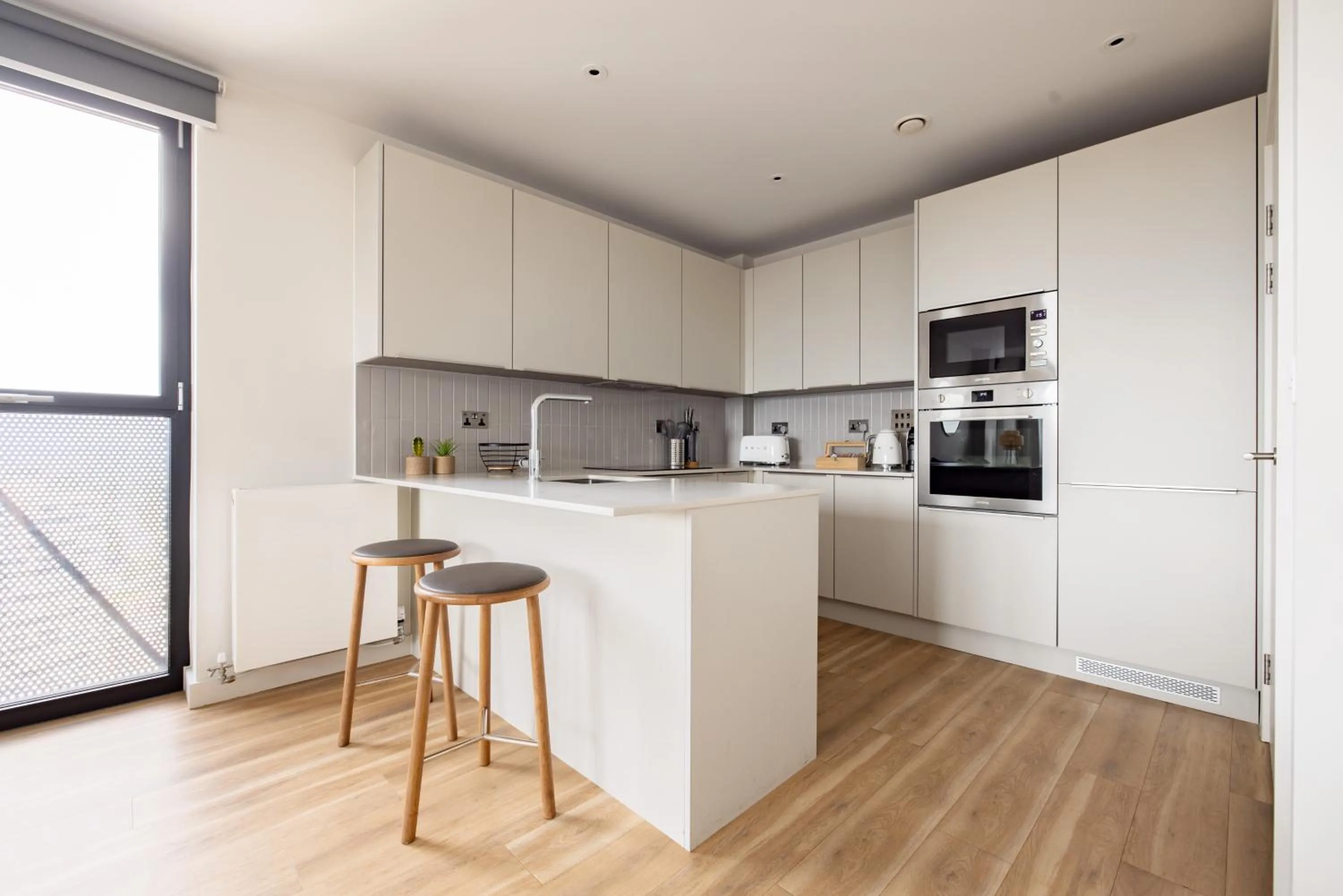 Kitchen or kitchenette in Charles Hope London Croydon