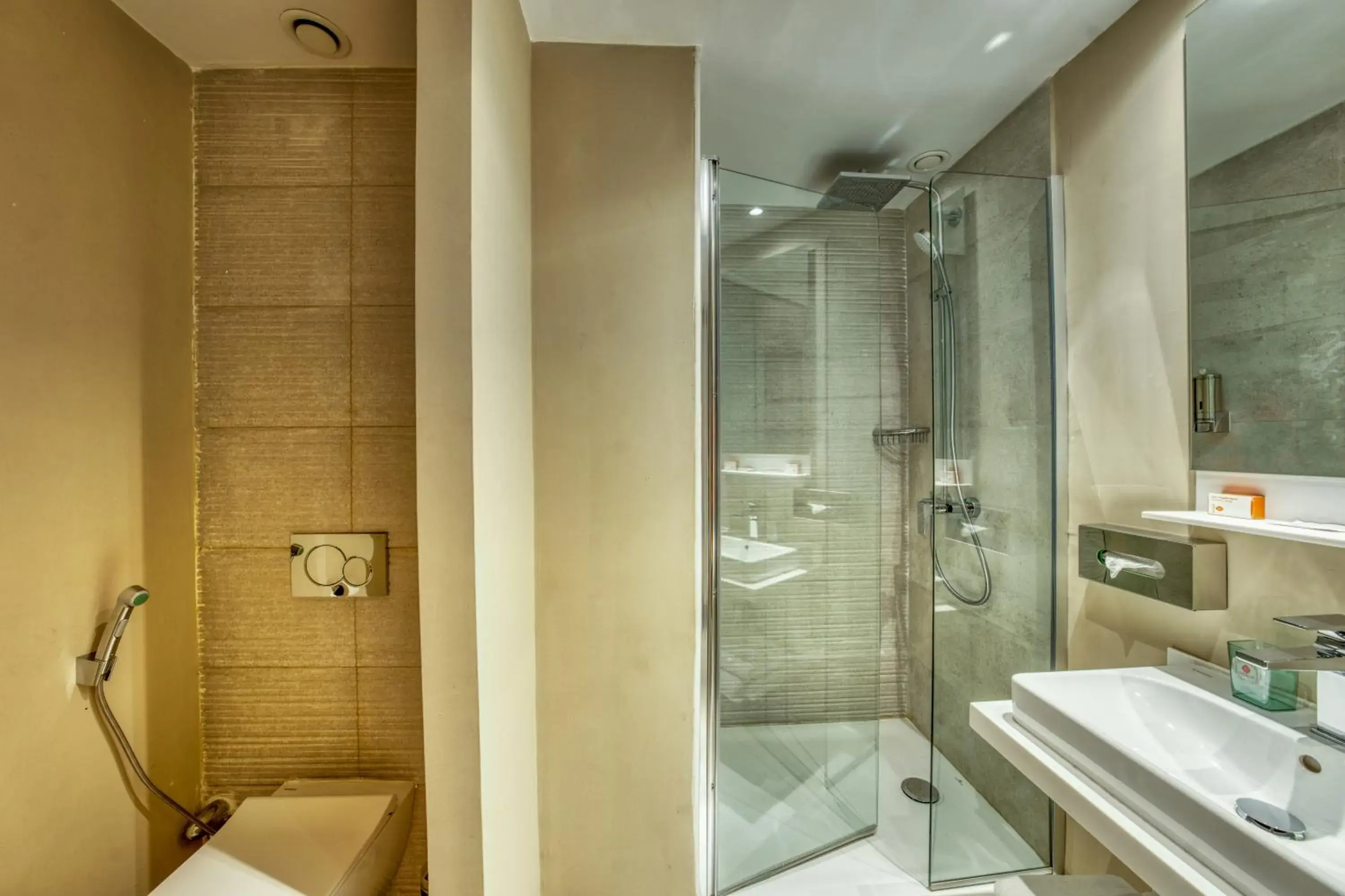 Deluxe Double Room with Balcony in Azalaï Hôtel Dakar Deluxe Double Room with Balcony in Azalaï Hôtel Dakar