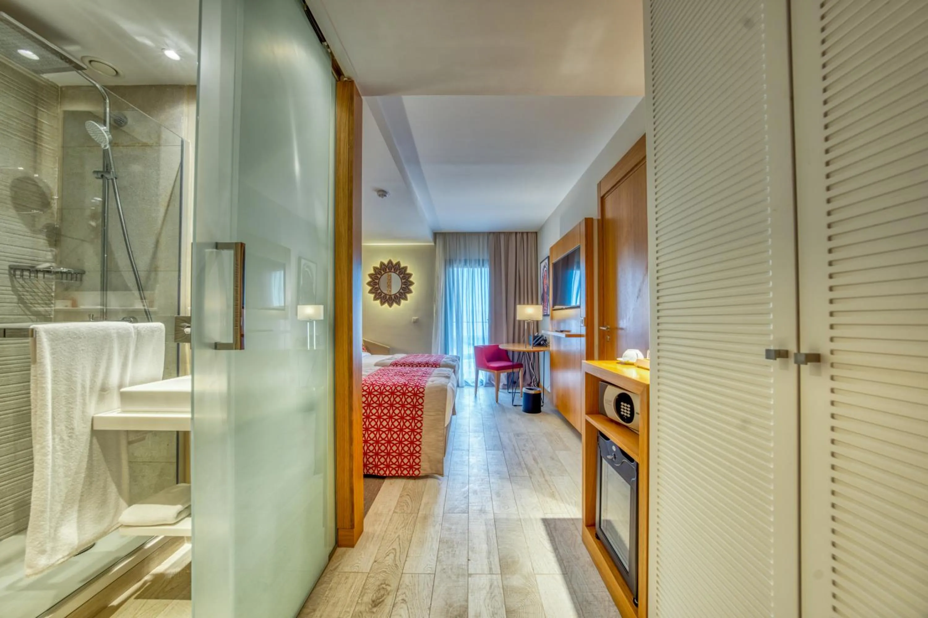 Shower, Bed in Azalaï Hôtel Dakar