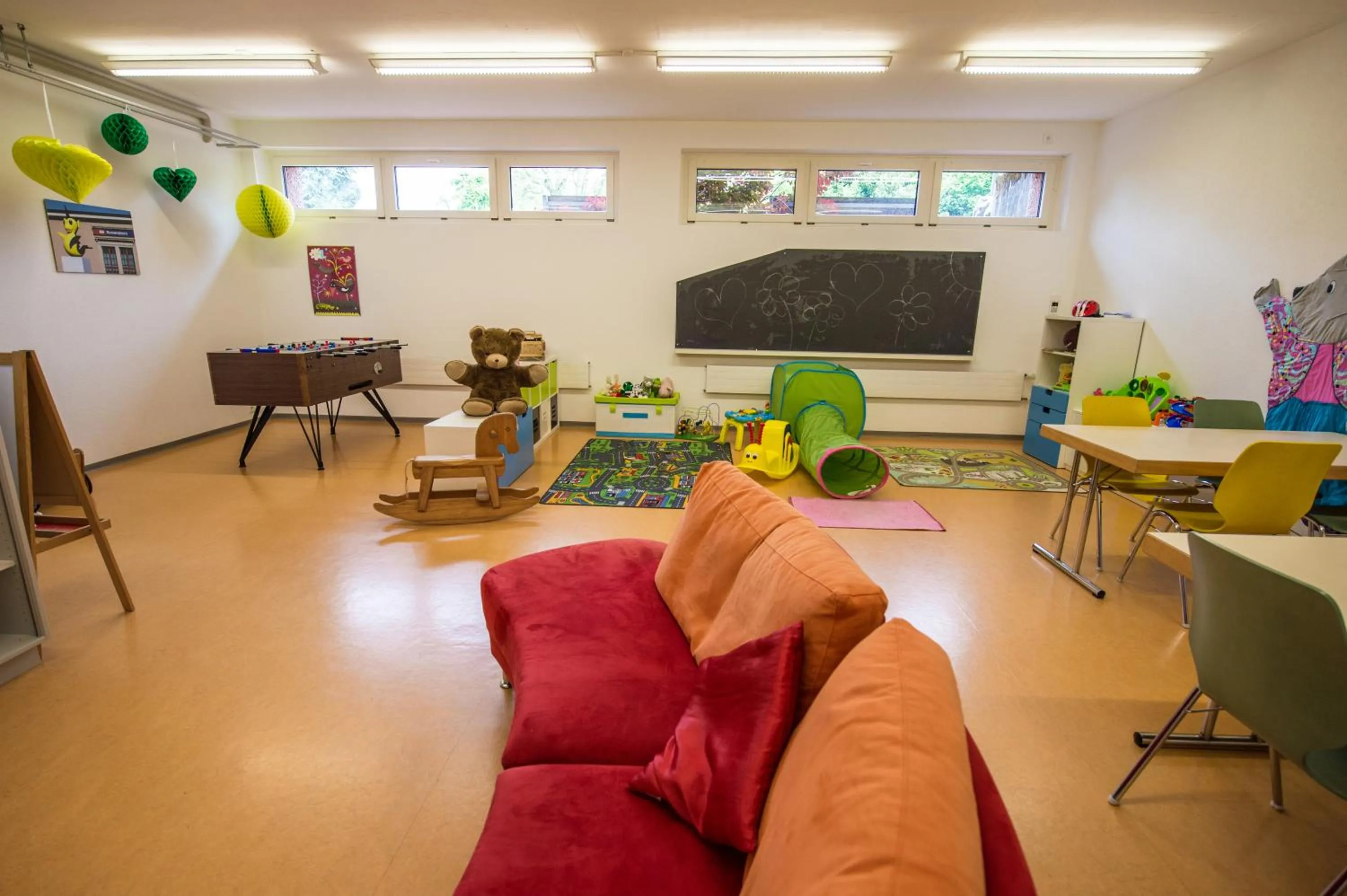 Communal lounge/ TV room in Jugendherberge Romanshorn