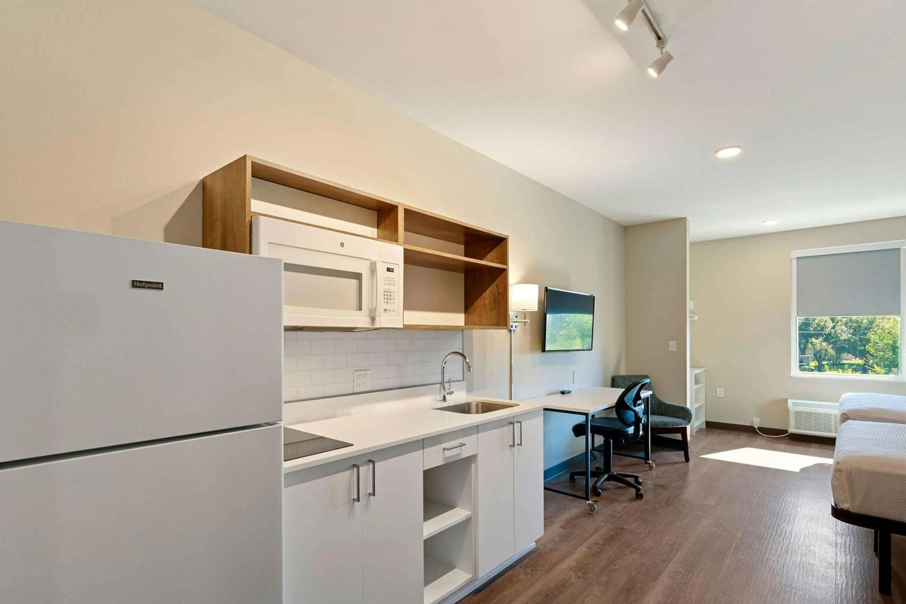 TV and multimedia in Extended Stay America Premier Suites - Fort Myers - Airport