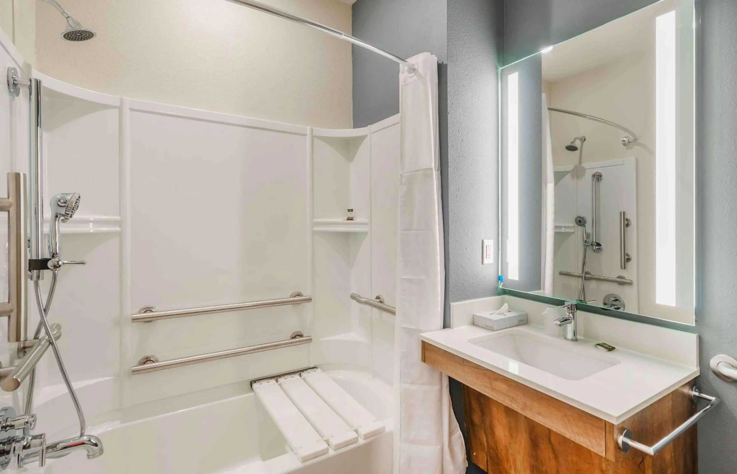 Bathroom in Extended Stay America Premier Suites - Fort Myers - Airport