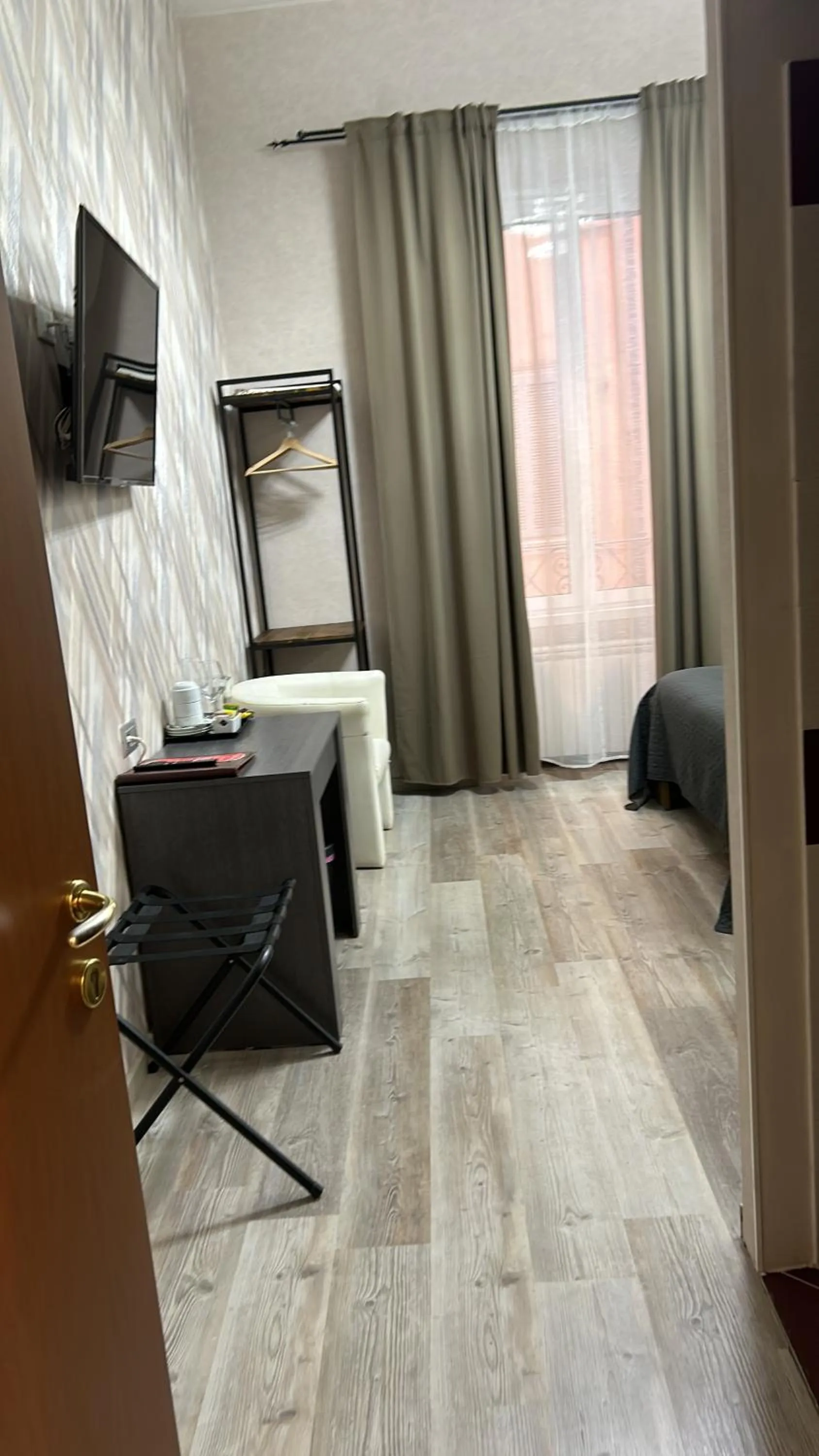 Communal lounge/ TV room in Vanella Rome Domus