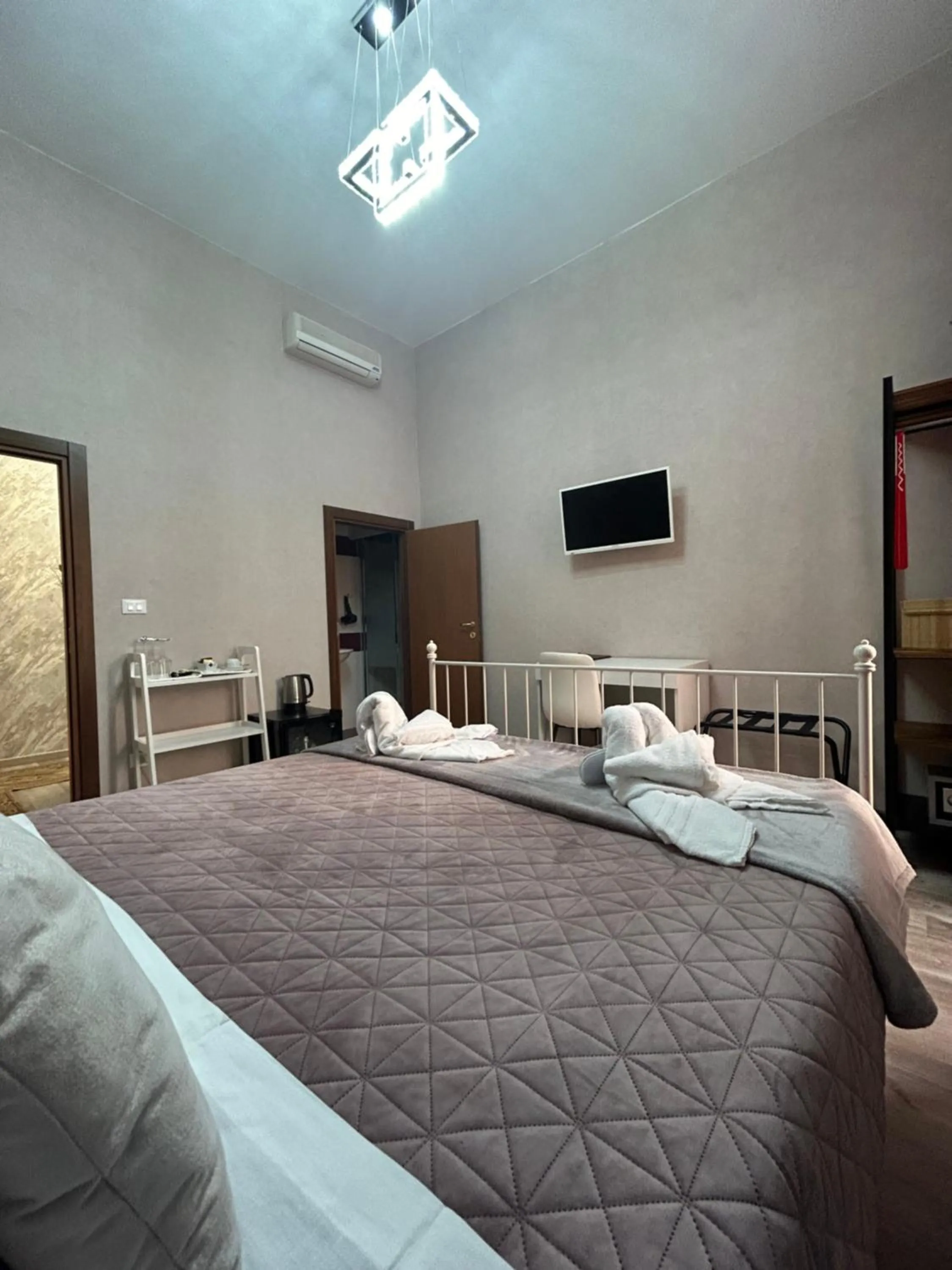 Bedroom, Bed in Vanella Rome Domus