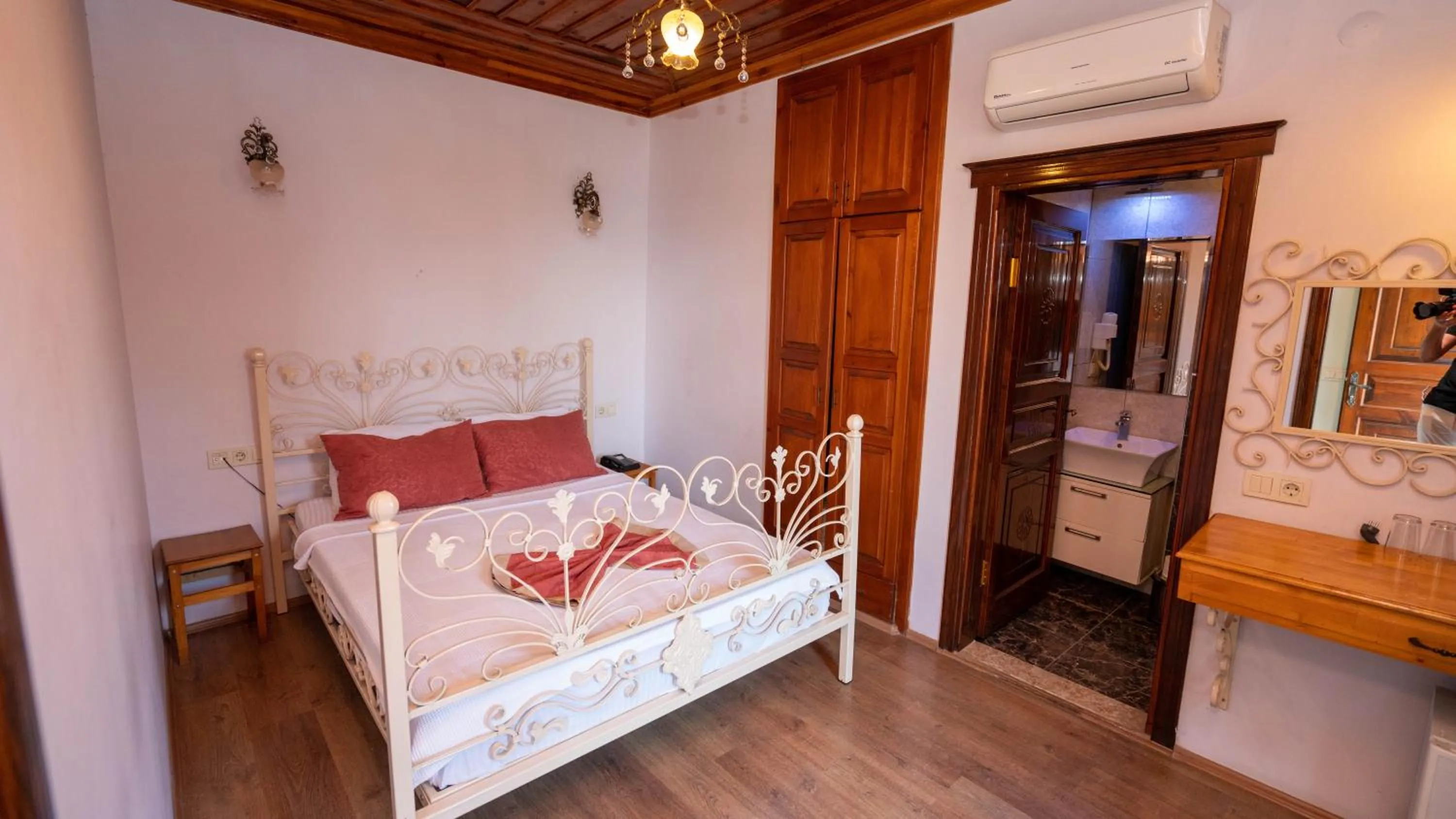 Photo of the whole room in Antalya Inn Hotel