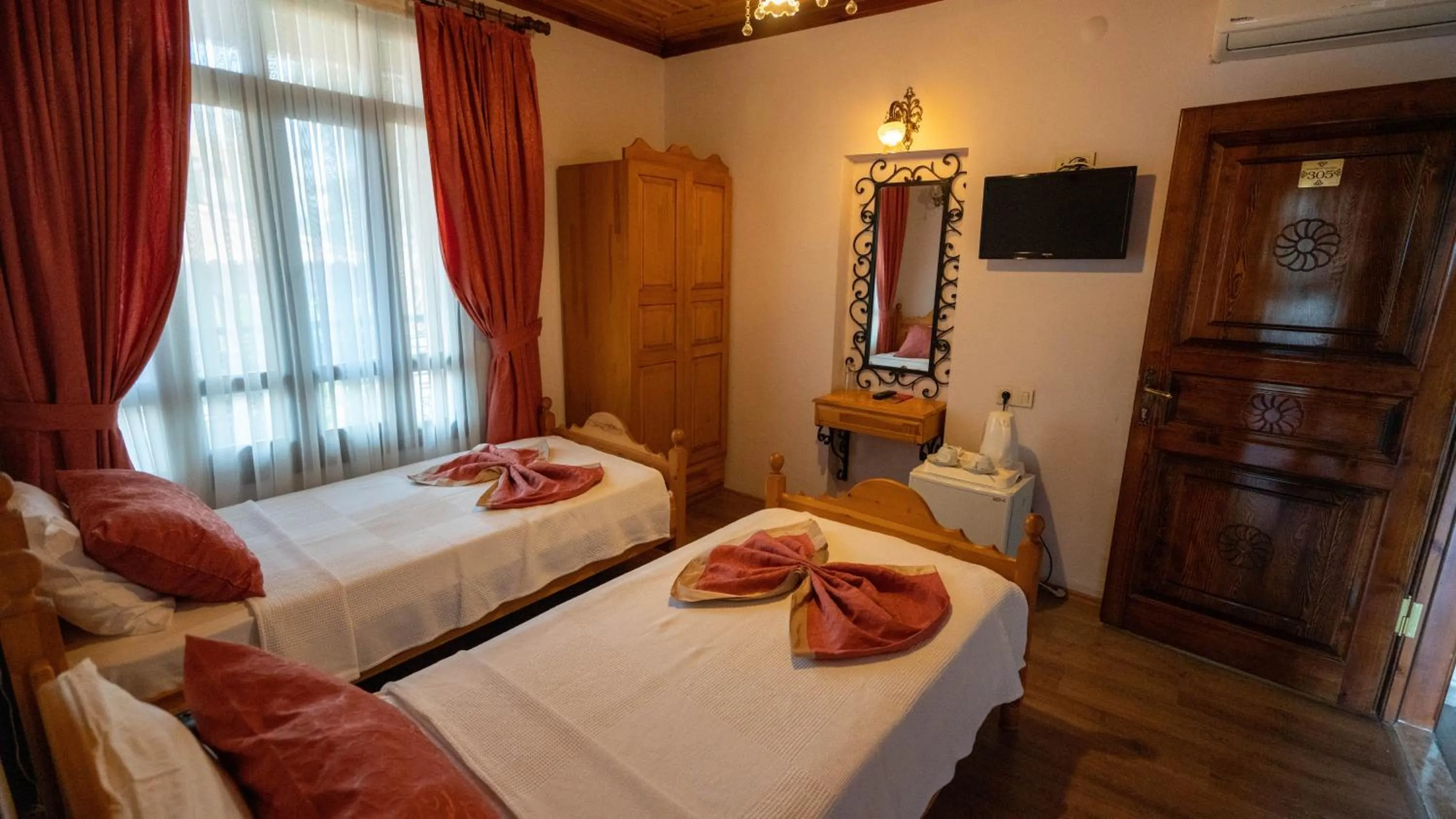 Photo of the whole room in Antalya Inn Hotel