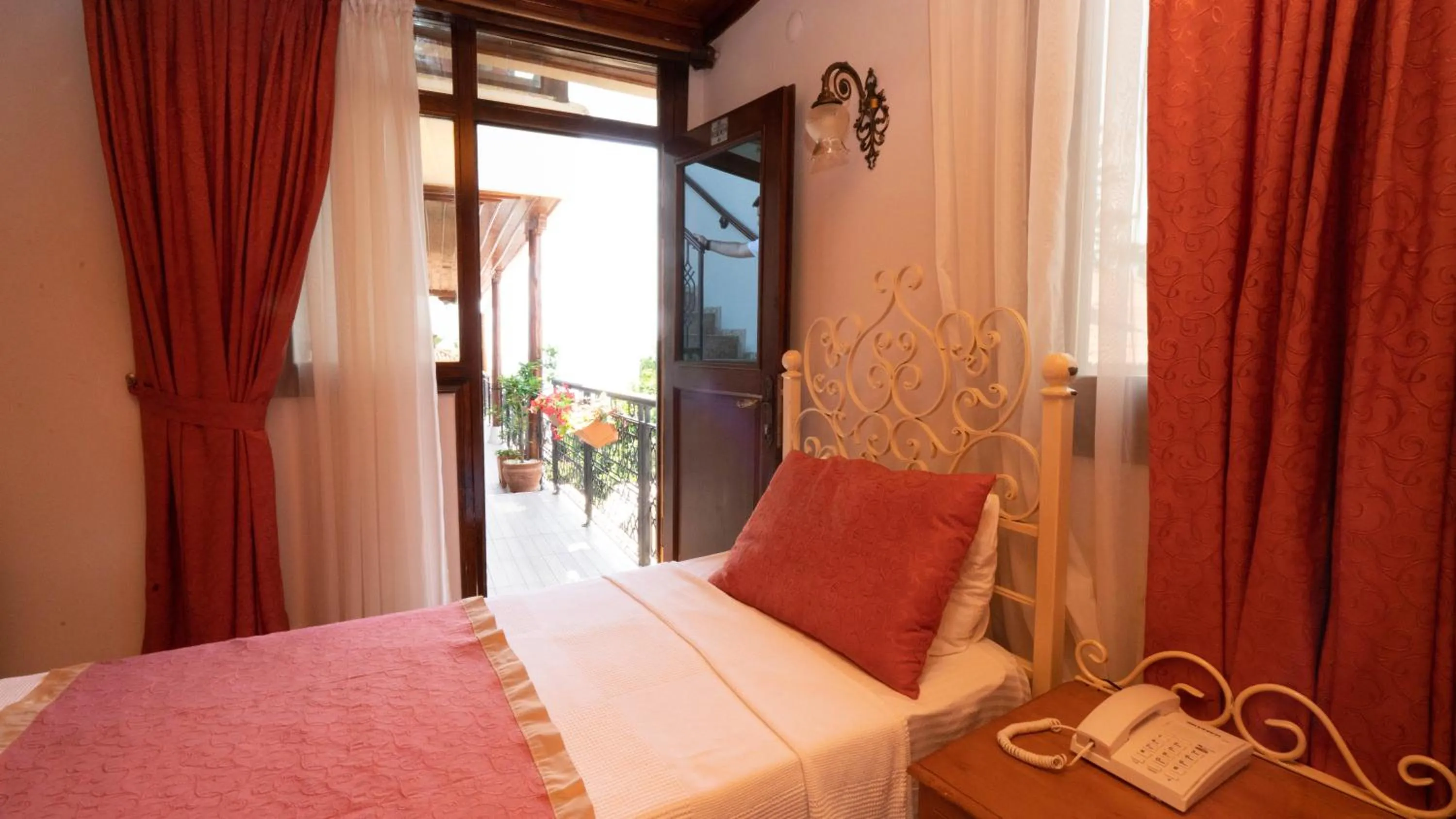 Photo of the whole room in Antalya Inn Hotel