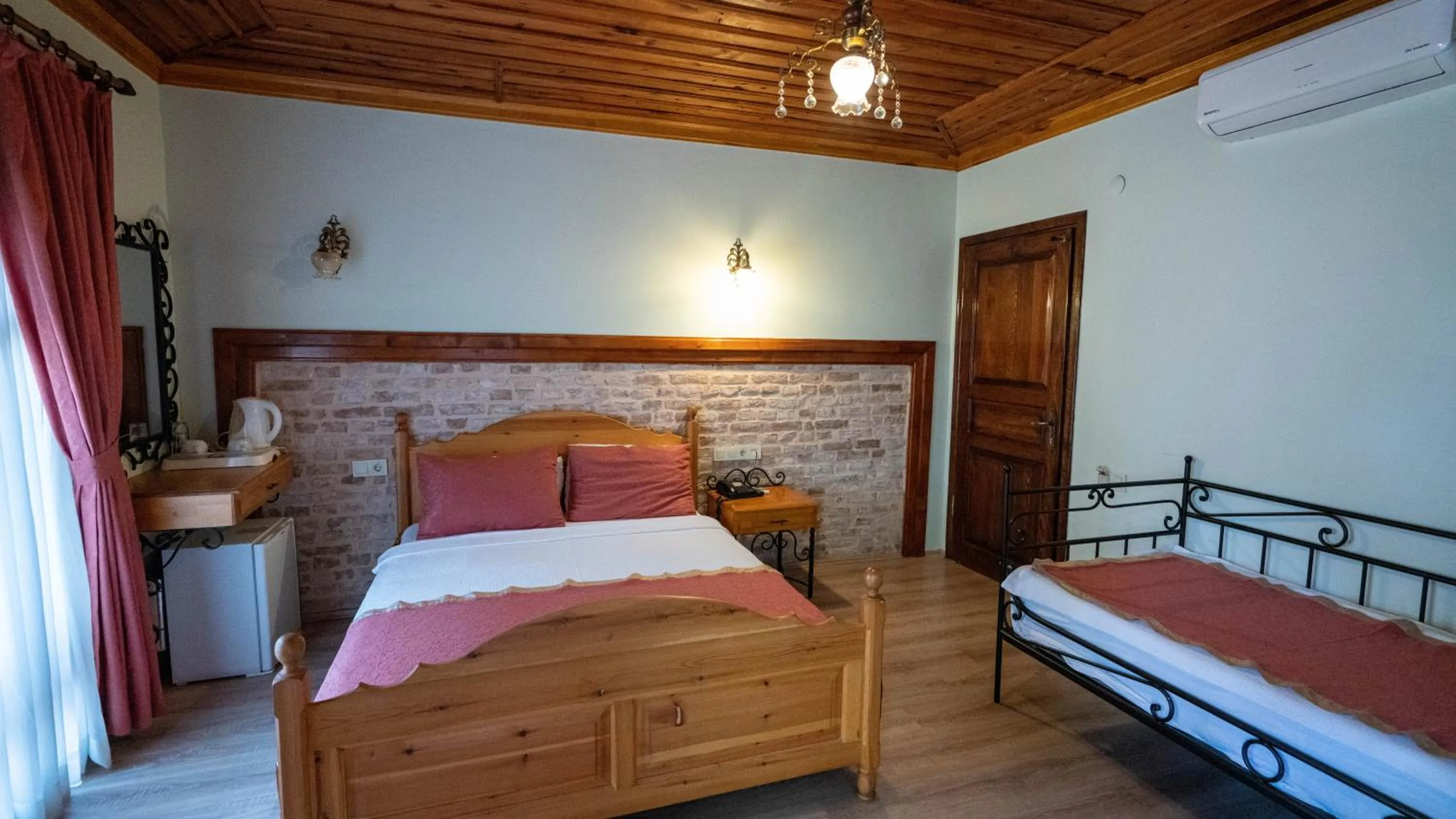 Photo of the whole room in Antalya Inn Hotel