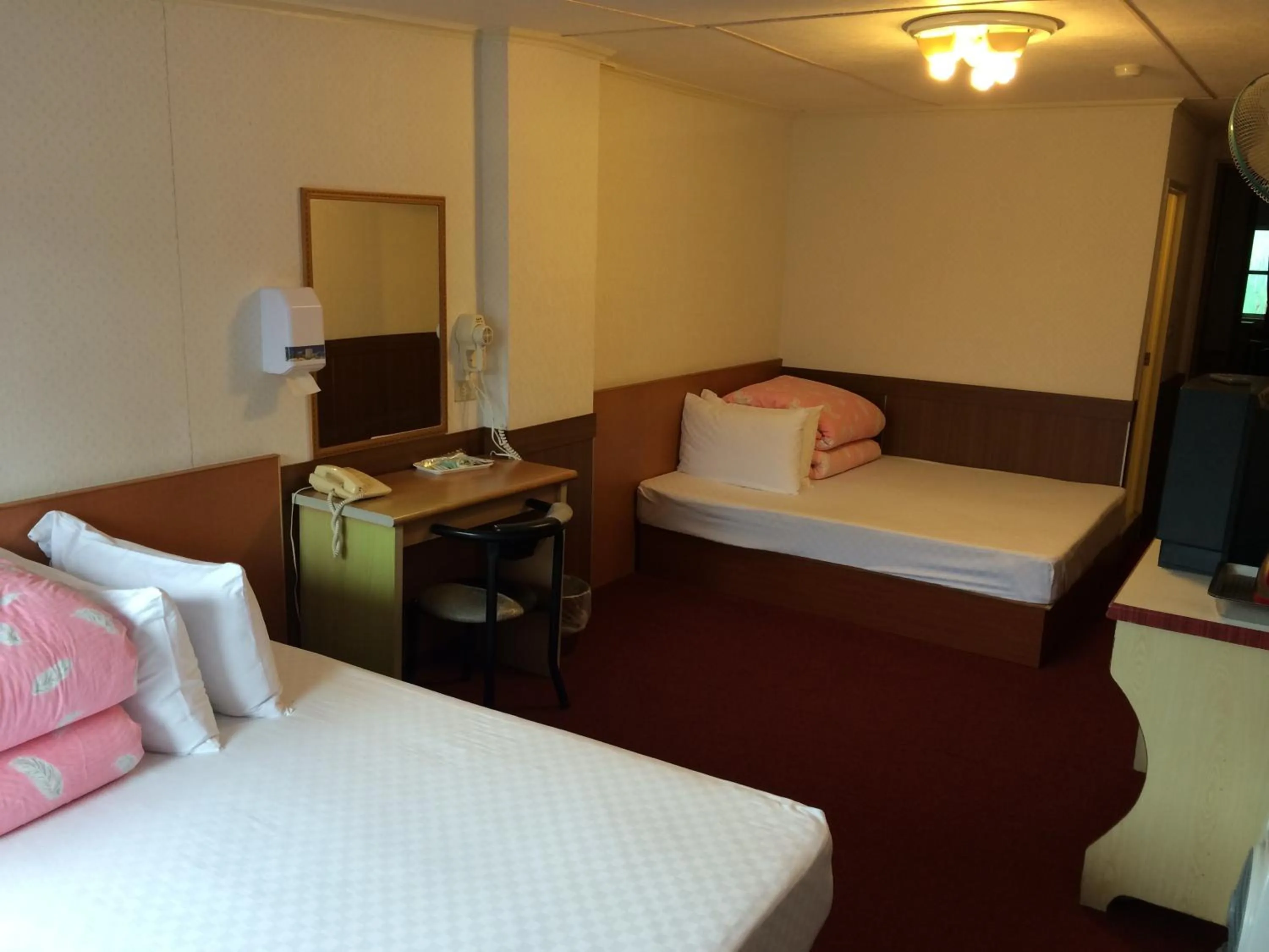 Photo of the whole room, Bed in Yeashow Villa