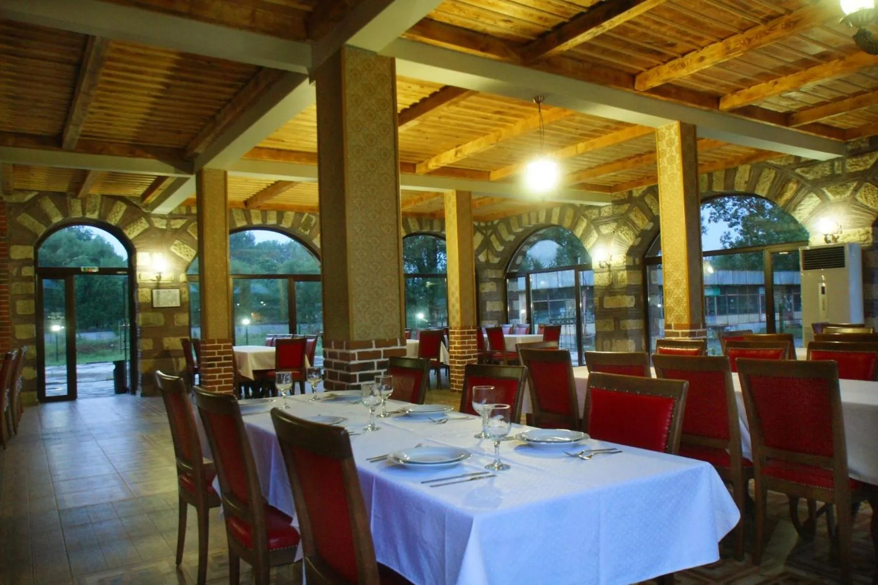 Restaurant/places to eat in Hotel Divna