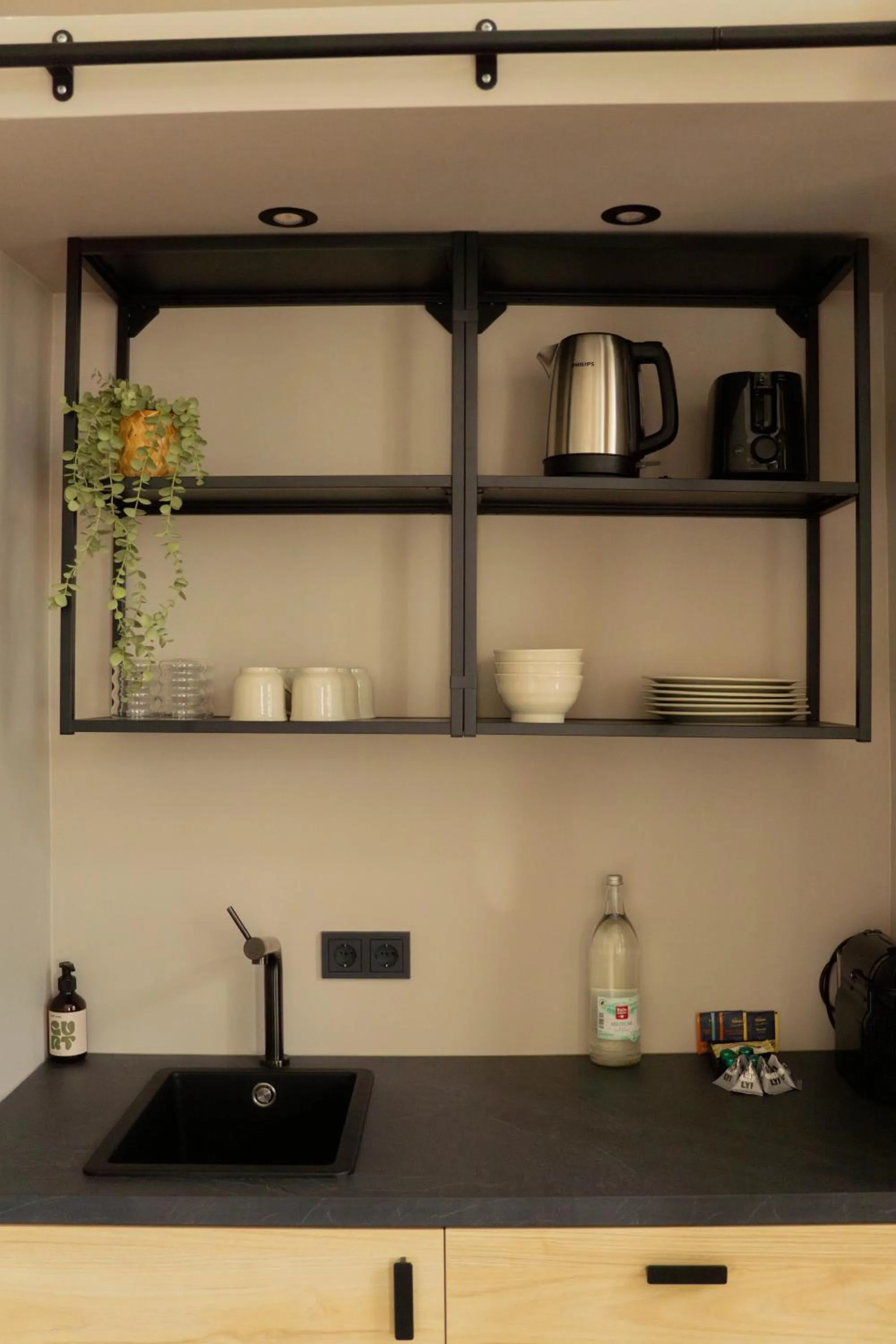 Kitchen or kitchenette in The Charming by Curt Suites