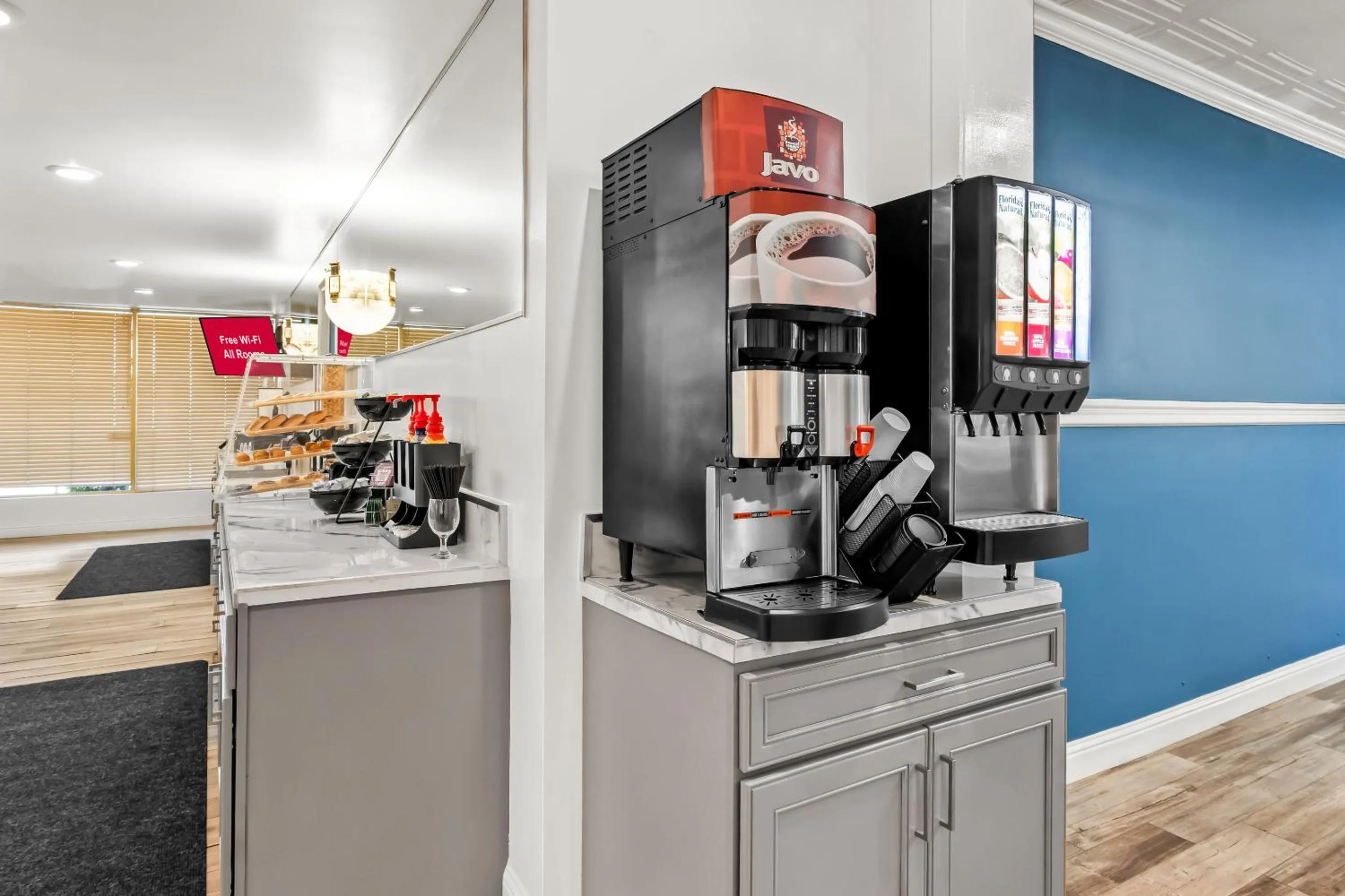 Breakfast in HomeTowne Studios by Red Roof Yuba City Bonanza - Marysville