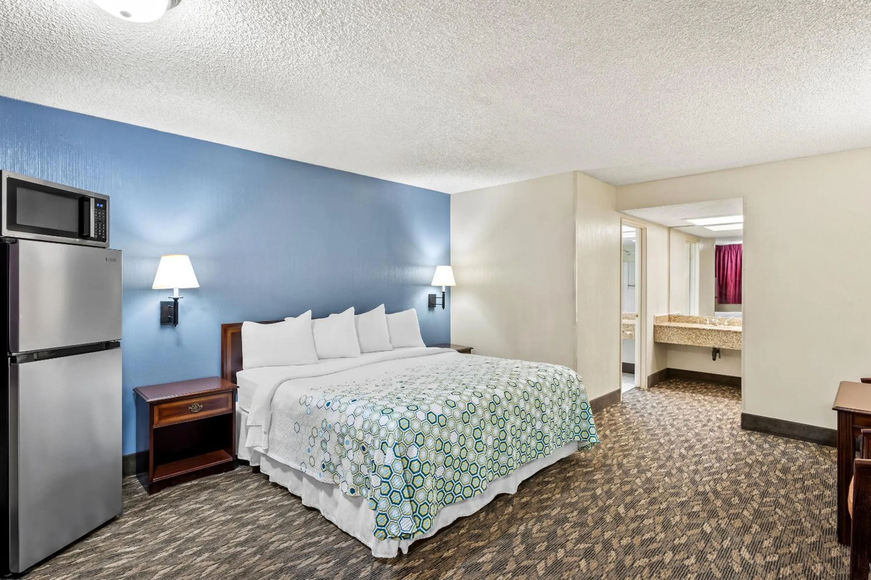 Photo of the whole room, Bed in HomeTowne Studios by Red Roof Yuba City Bonanza - Marysville