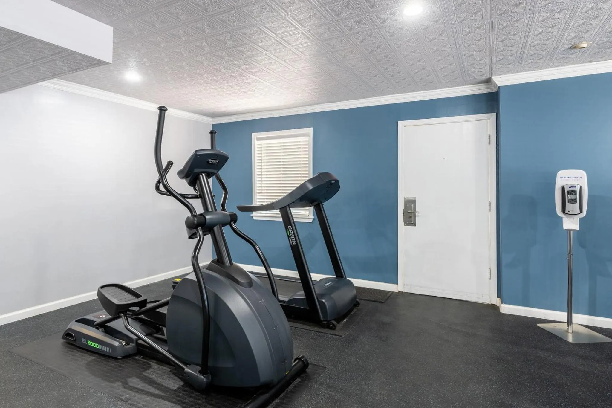 Fitness centre/facilities in HomeTowne Studios by Red Roof Yuba City Bonanza - Marysville