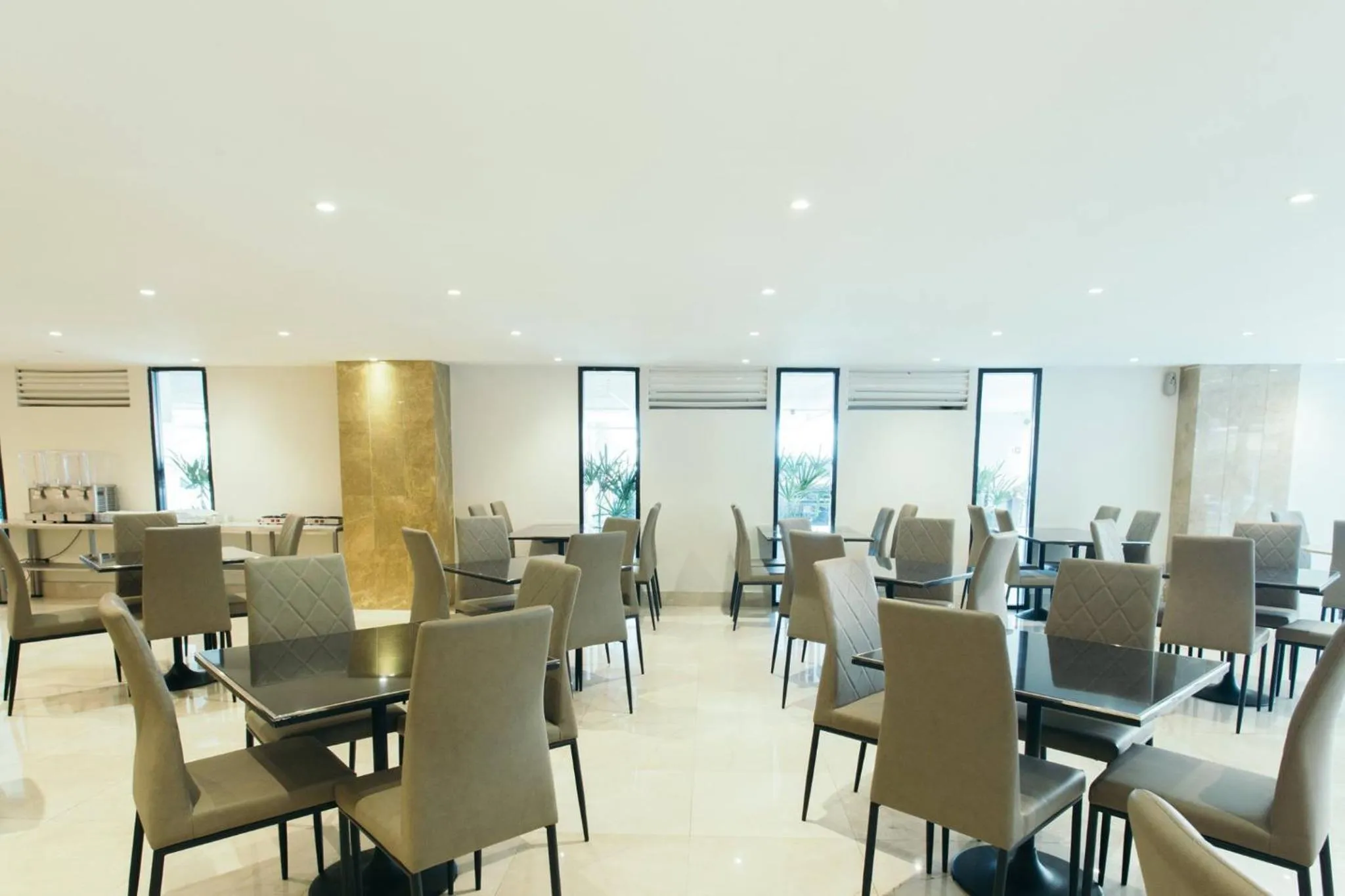 Food and drinks in Thomson Hotel Huamark