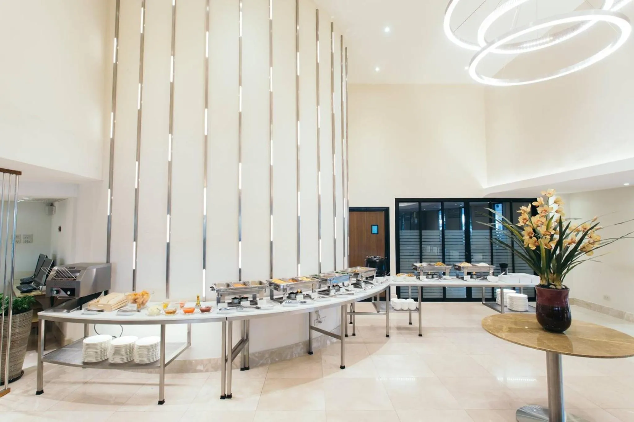 Food and drinks in Thomson Hotel Huamark