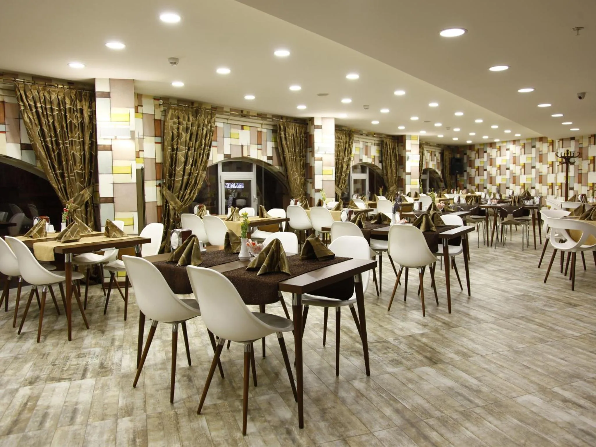 Restaurant/places to eat in Feyzan Hotel