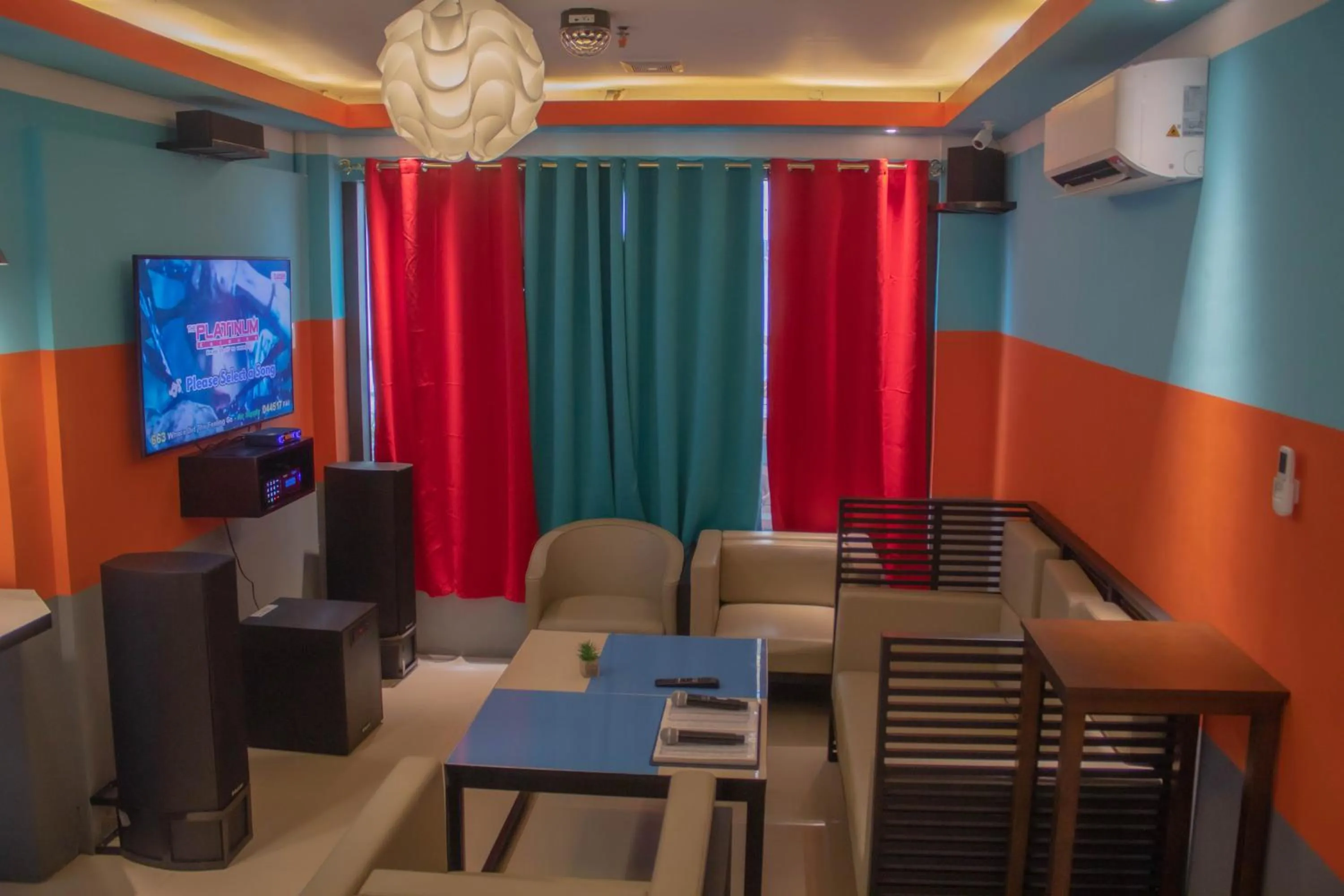 Karaoke in Valentino's Hotel